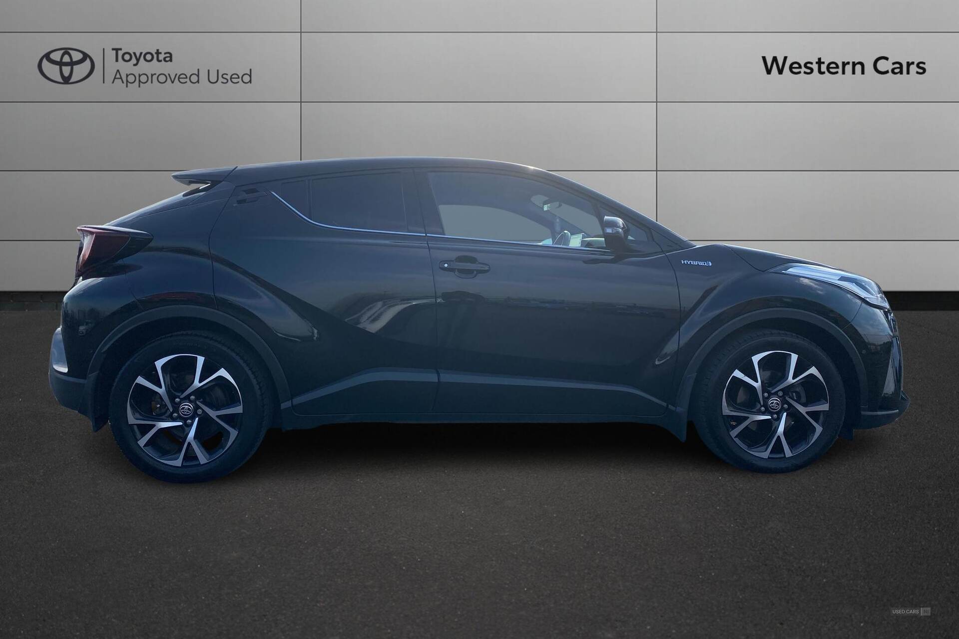 Oct 2021 Toyota C-HR 2.0 Hybrid Design 5dr CVT