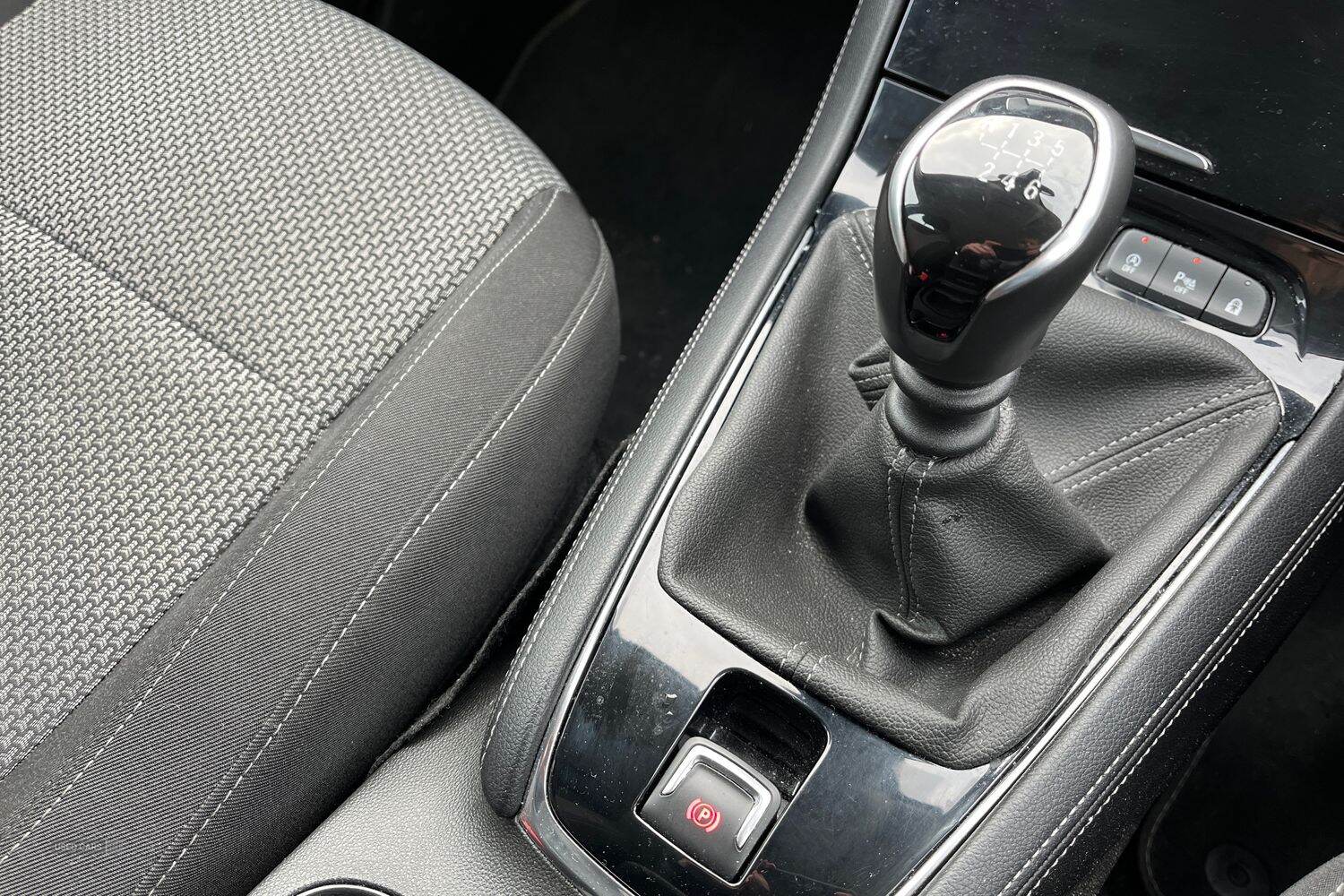 Dec 2019 Vauxhall Grandland X 1.5 Turbo D SE 5dr