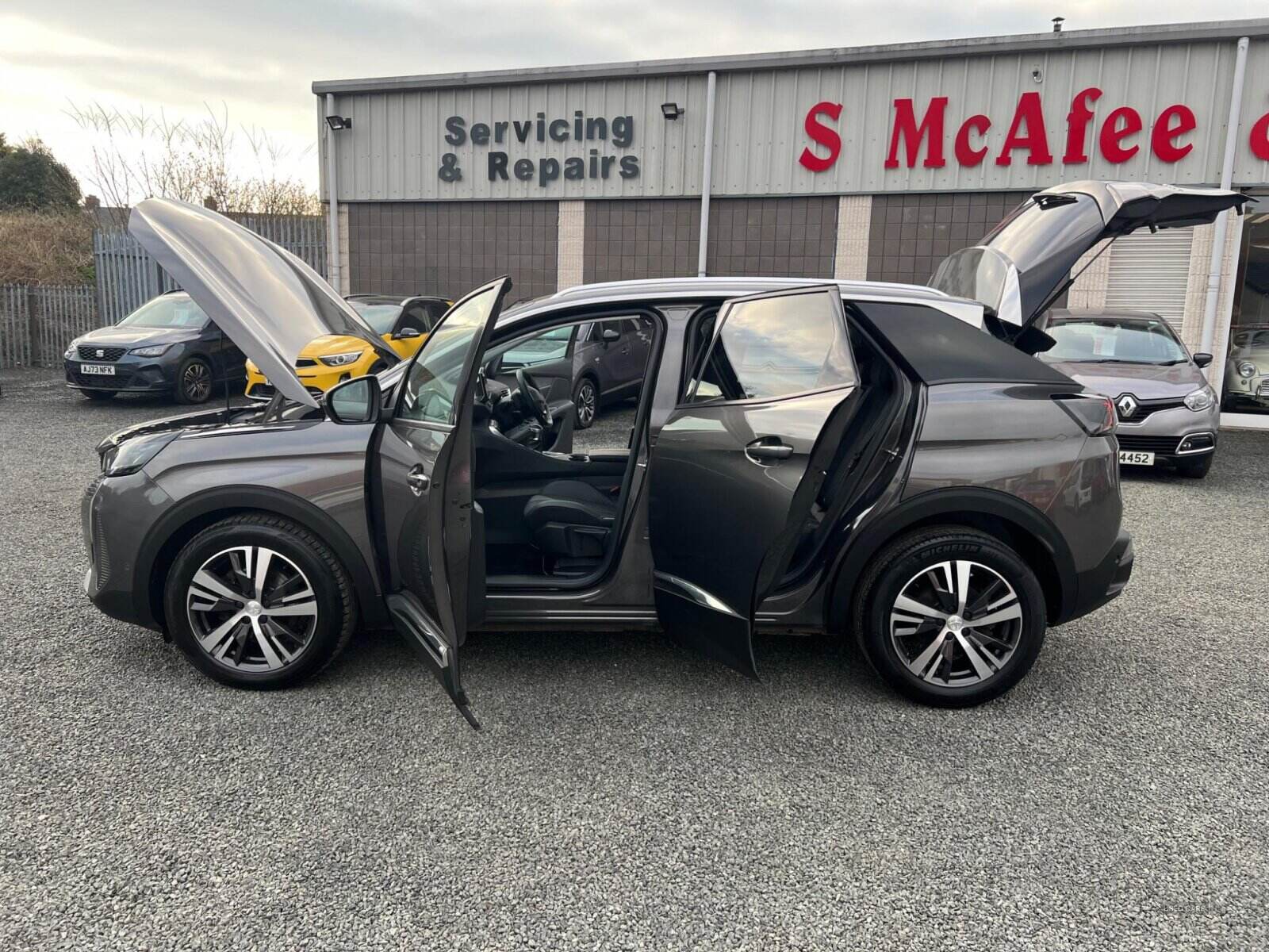 Apr 2021 Peugeot 3008 1.2 PureTech Allure Premium 5dr