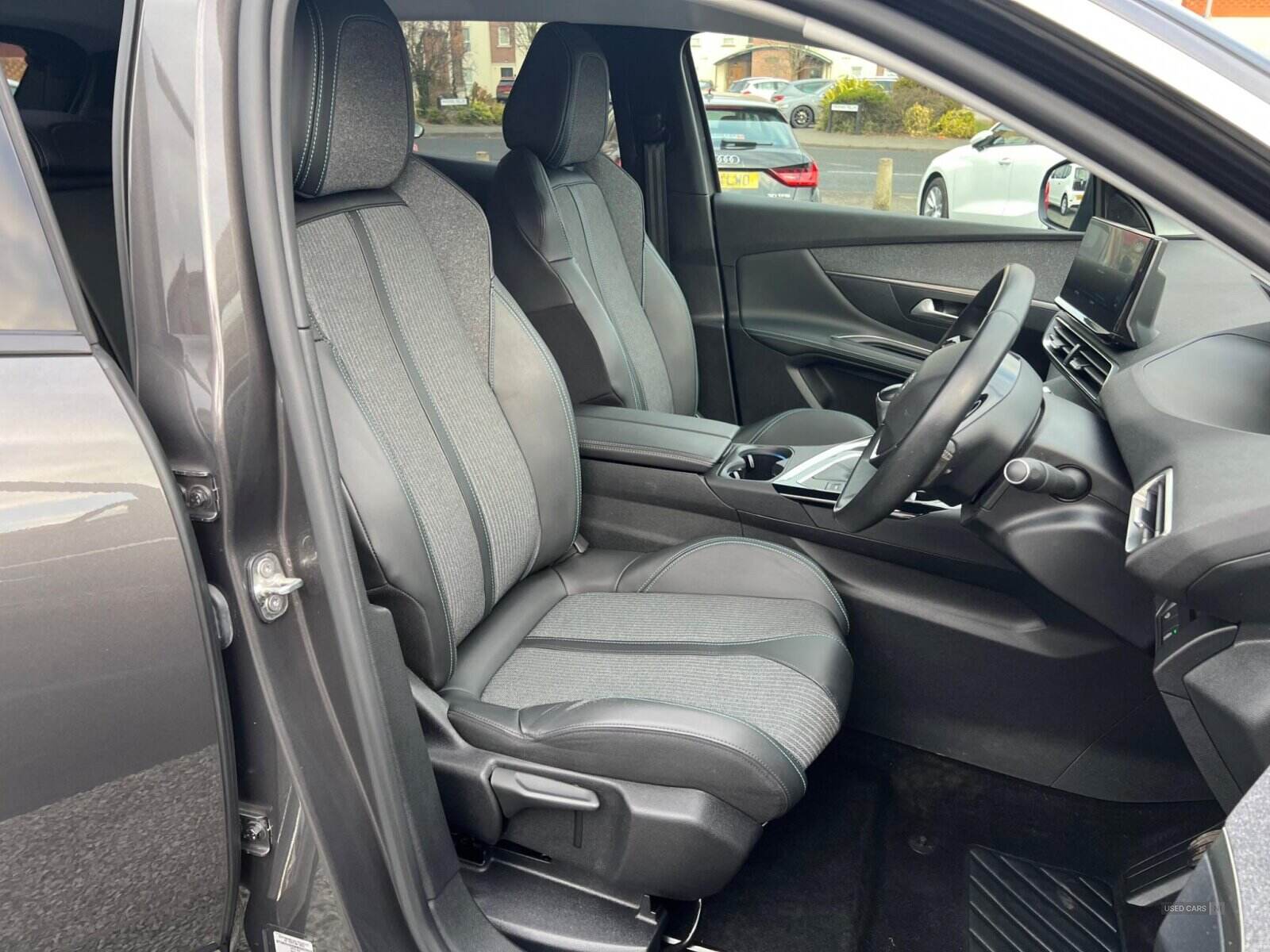 Apr 2021 Peugeot 3008 1.2 PureTech Allure Premium 5dr