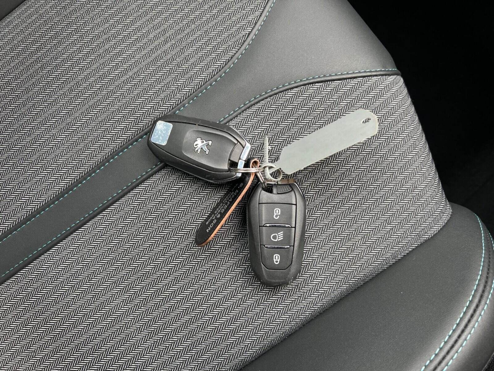 Apr 2021 Peugeot 3008 1.2 PureTech Allure Premium 5dr