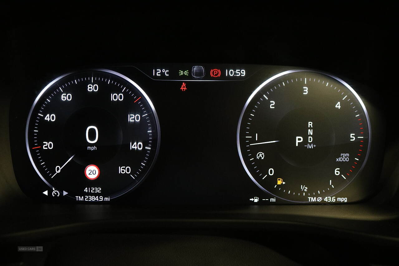 Jul 2020 Volvo XC40 2.0 D3 Momentum 5dr Geartronic