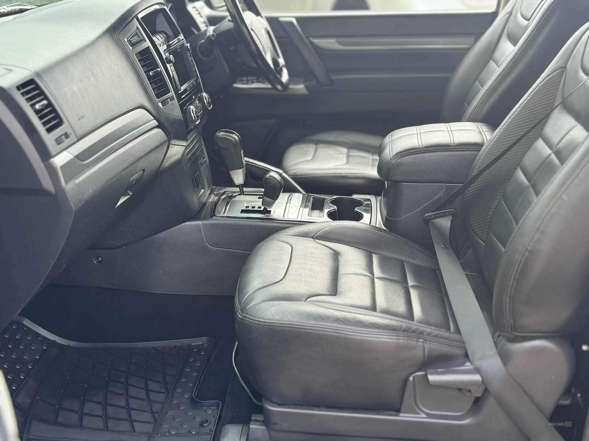 Dec 2015 Mitsubishi Shogun 3.2 DI-DC 187 Barbarian Van Auto