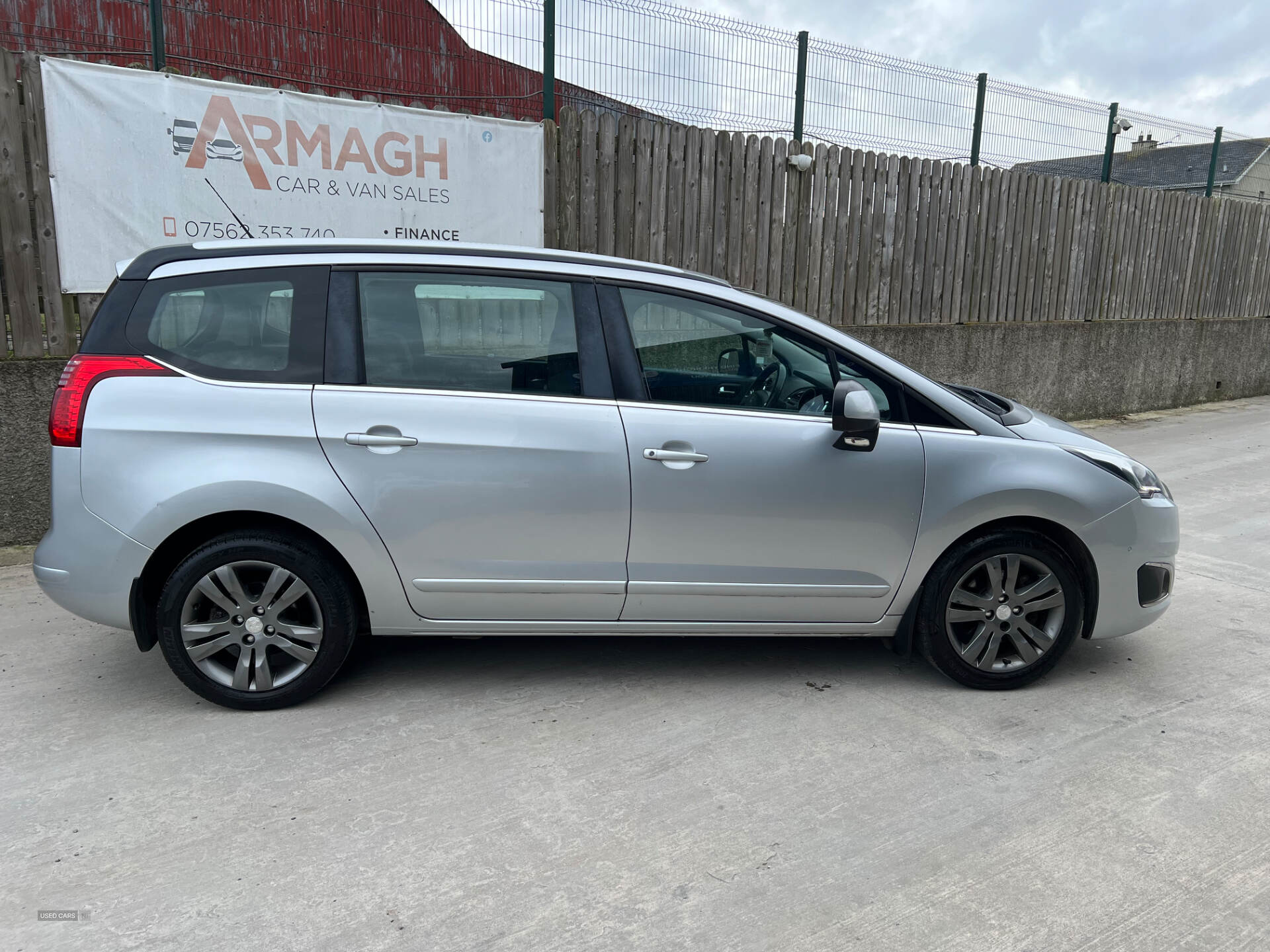 Jun 2015 Peugeot 5008 1.6 BlueHDi 120 Active 5dr