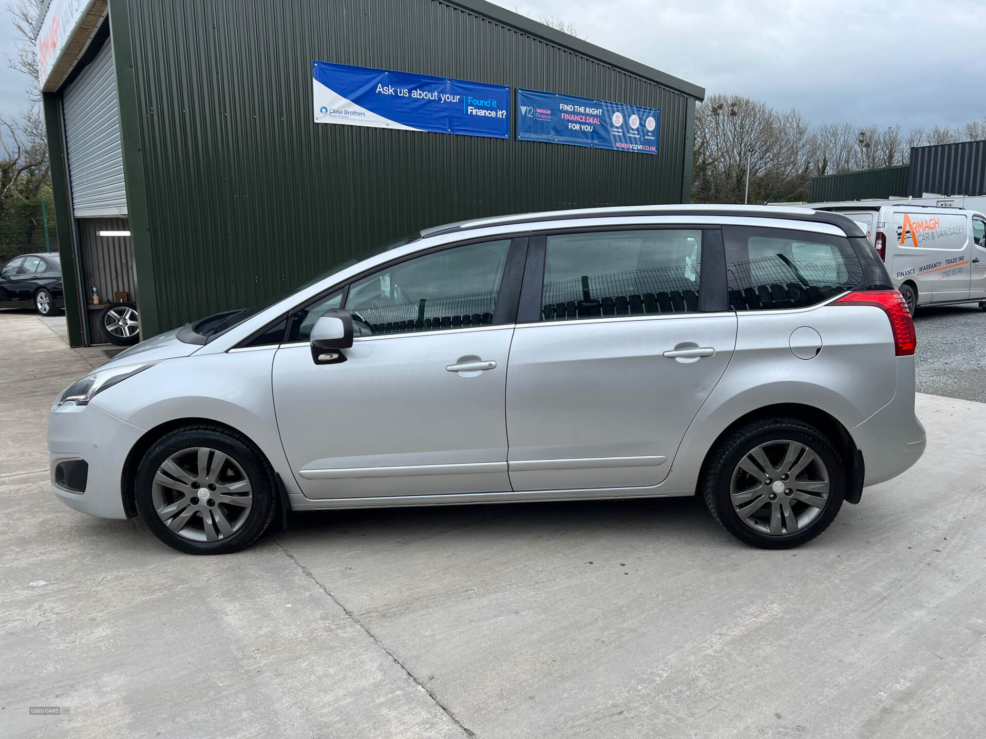 Jun 2015 Peugeot 5008 1.6 BlueHDi 120 Active 5dr