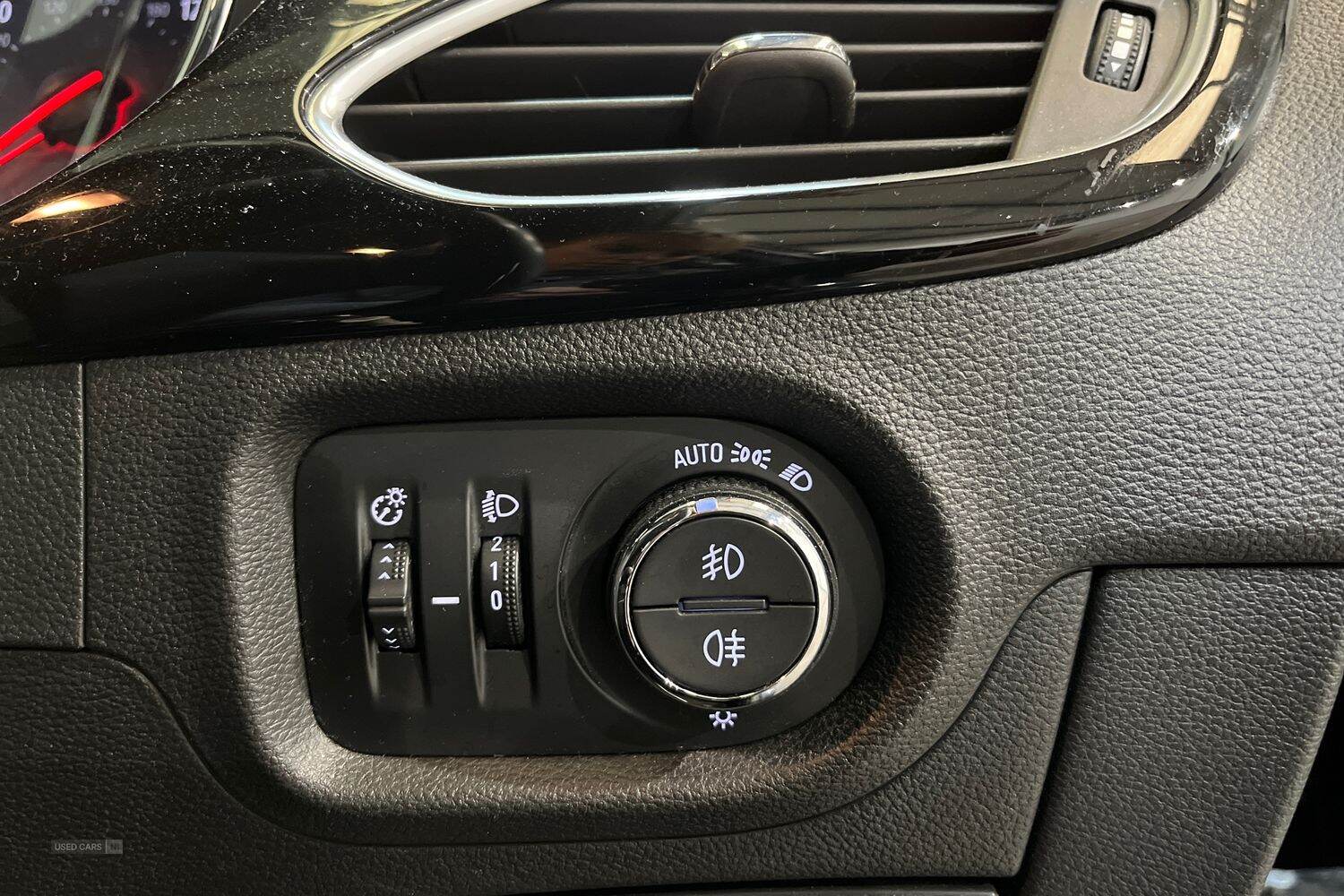 Jun 2018 Vauxhall Astra 1.4i 16V SRi 5dr