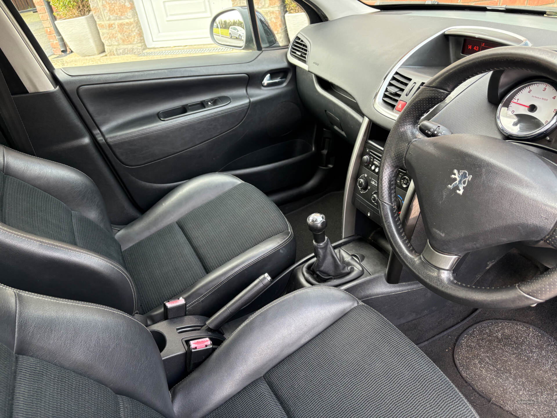 Jan 2012 Peugeot 207 1.6 HDi 92 Allure 5dr