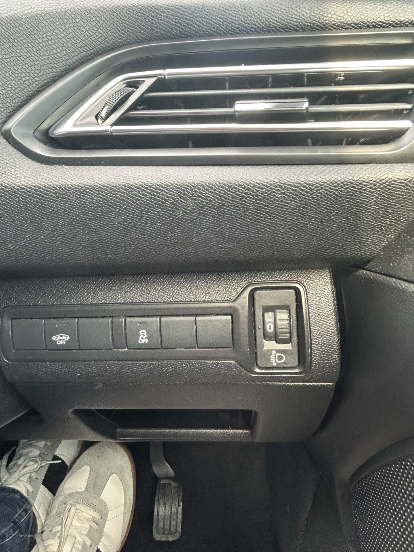 May 2014 Peugeot 308 1.6 HDi 92 Active 5dr