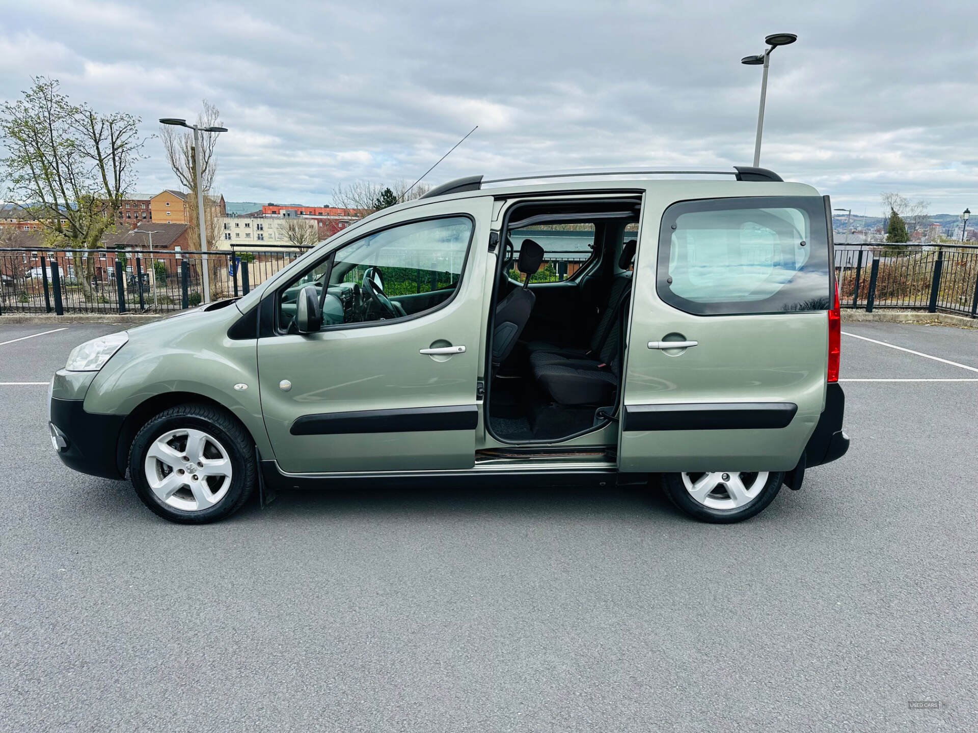 Aug 2009 Peugeot Partner Tepee 1.6 HDi 90 Outdoor 5dr [7 Seats]