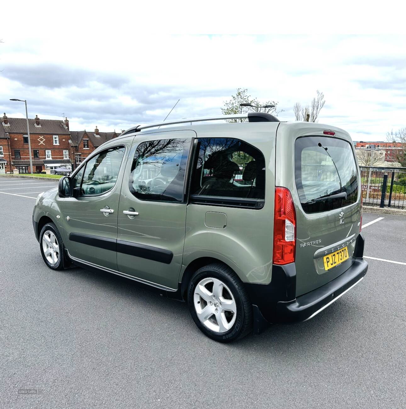 Aug 2009 Peugeot Partner Tepee 1.6 HDi 90 Outdoor 5dr [7 Seats]