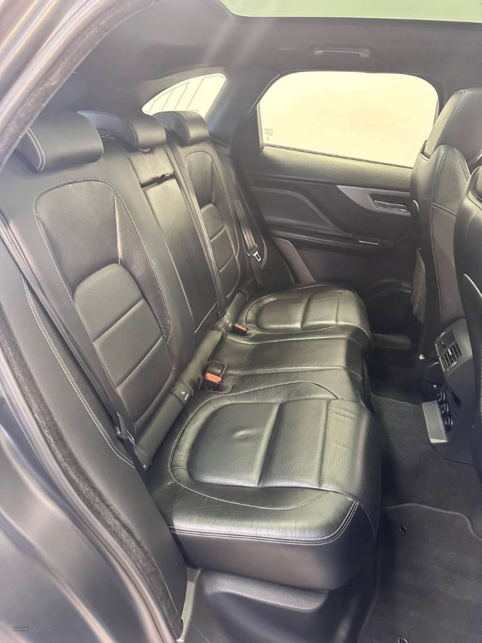 Mar 2017 Jaguar F-Pace 2.0d R-Sport 5dr Auto AWD