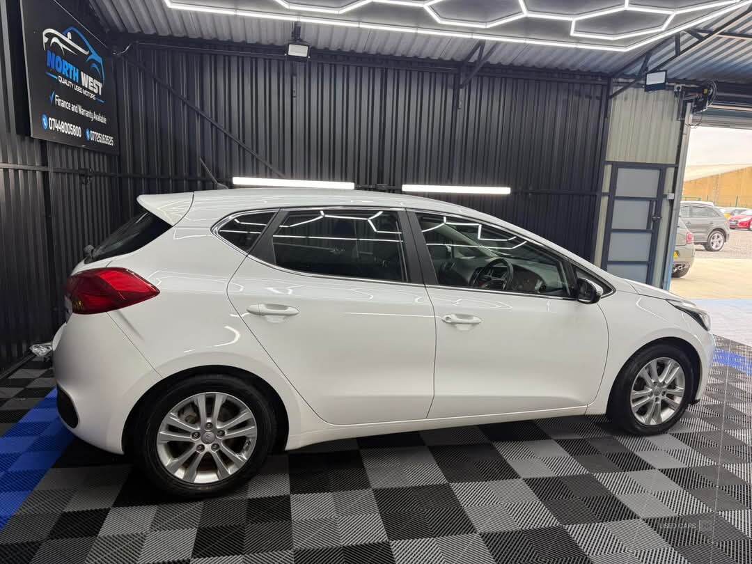 Dec 2014 Kia Ceed 1.6 CRDi 2 EcoDynamics 5dr