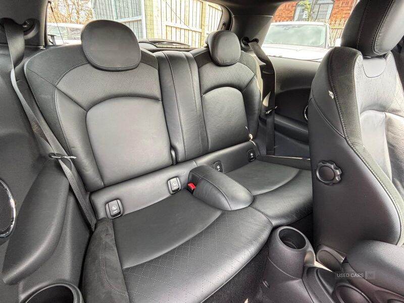 Oct 2014 MINI Hatch Cooper S 2.0 Cooper S D 3dr