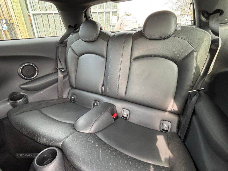 Oct 2014 MINI Hatch Cooper S 2.0 Cooper S D 3dr