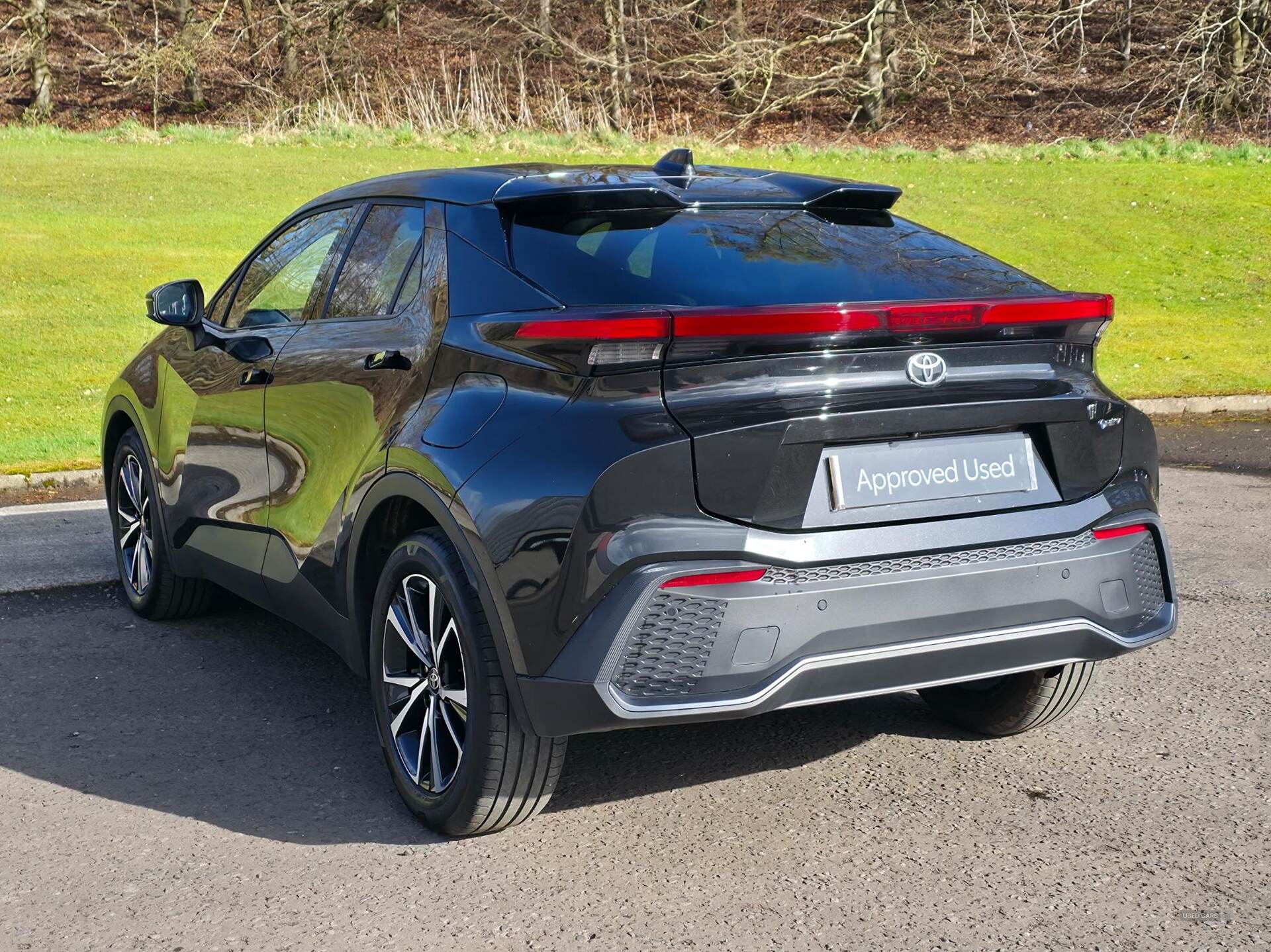 Dec 2023 Toyota C-HR 1.8 Hybrid Design 5dr CVT