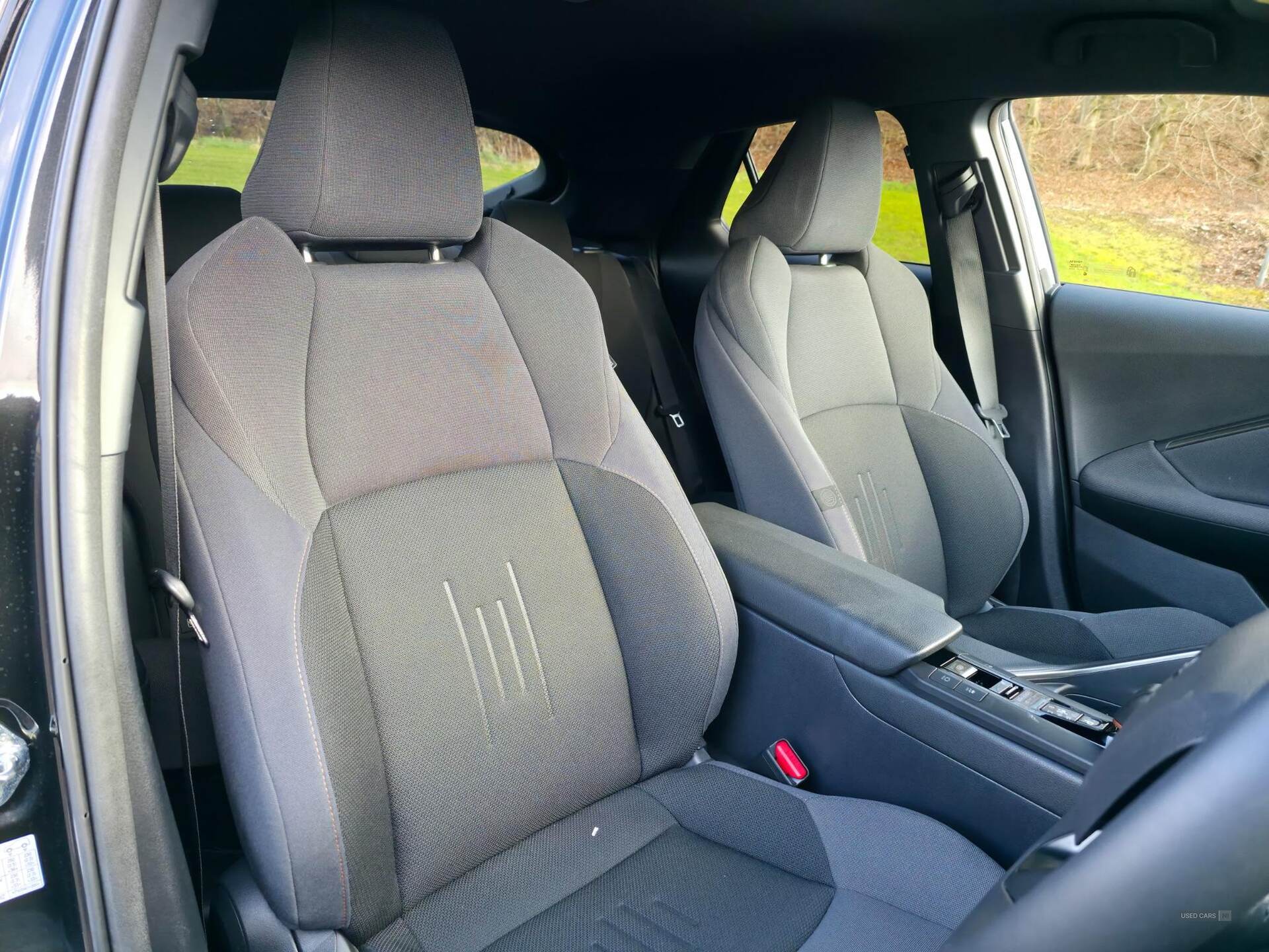 Dec 2023 Toyota C-HR 1.8 Hybrid Design 5dr CVT