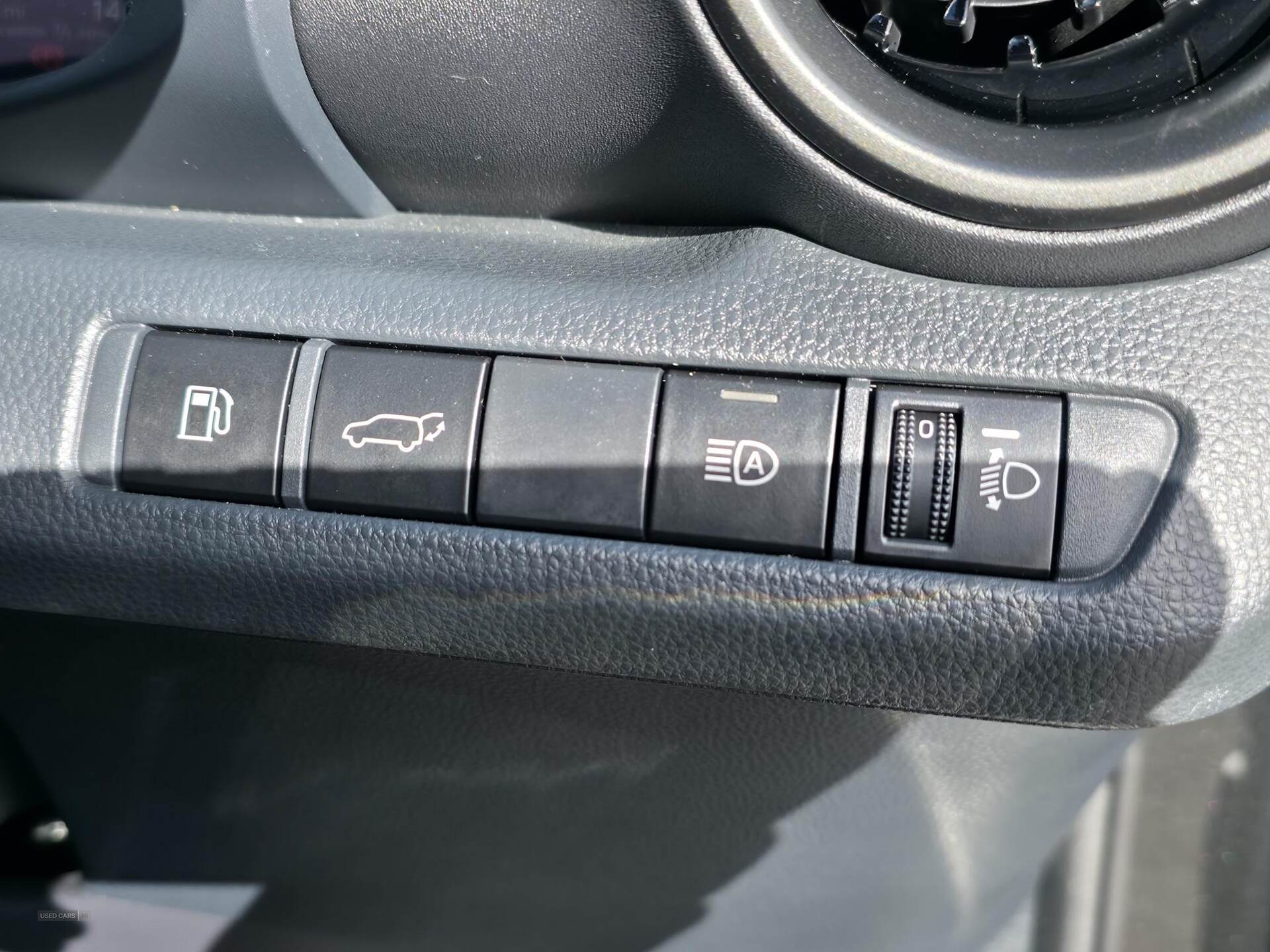 Dec 2023 Toyota C-HR 1.8 Hybrid Design 5dr CVT