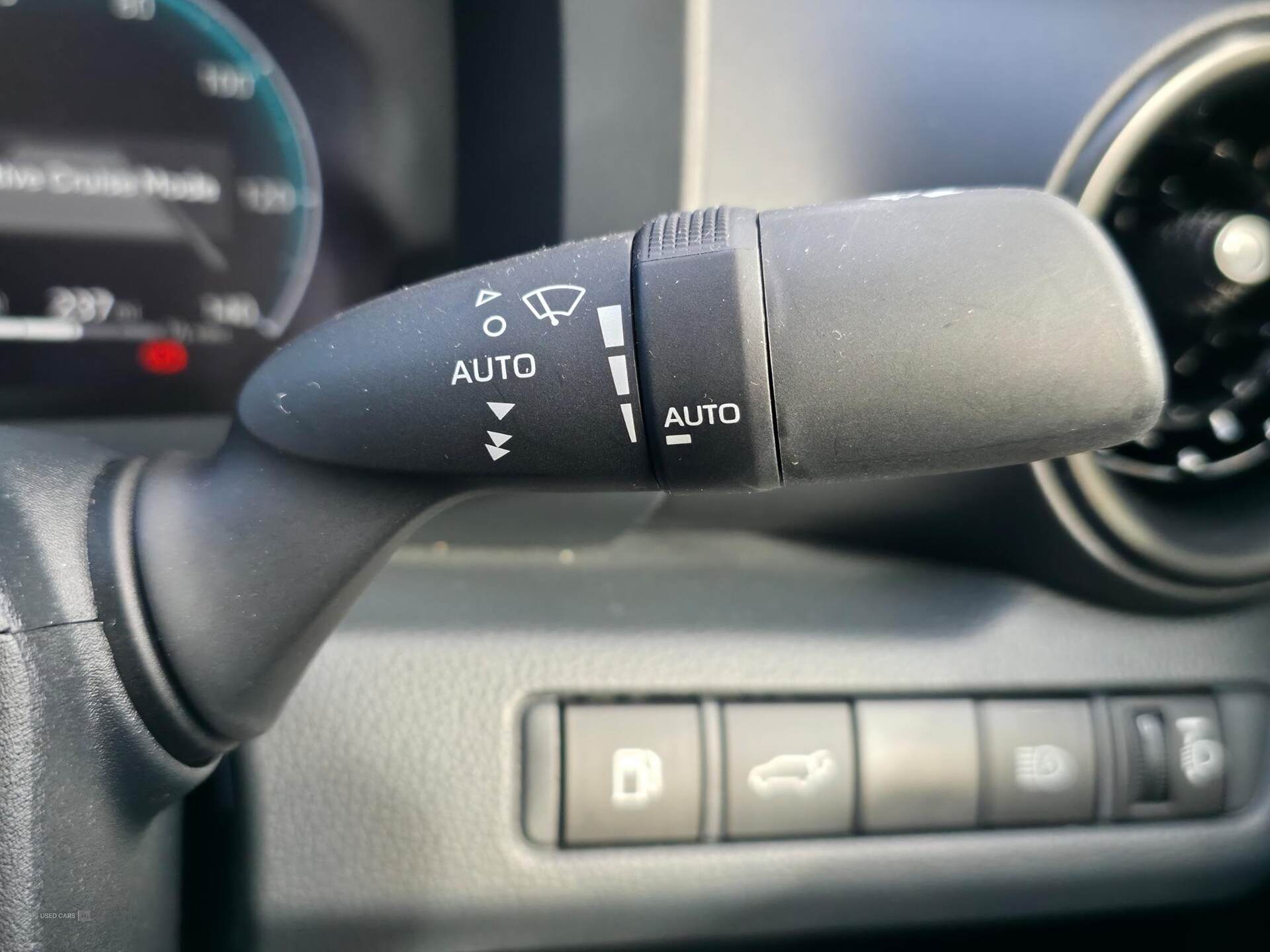 Dec 2023 Toyota C-HR 1.8 Hybrid Design 5dr CVT
