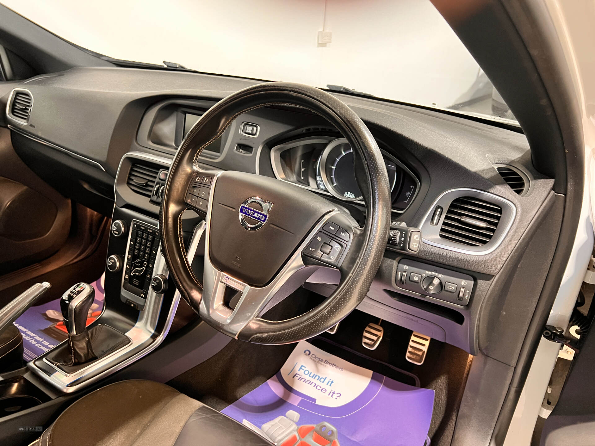 Sep 2015 Volvo V40 D4 [190] R DESIGN 5dr