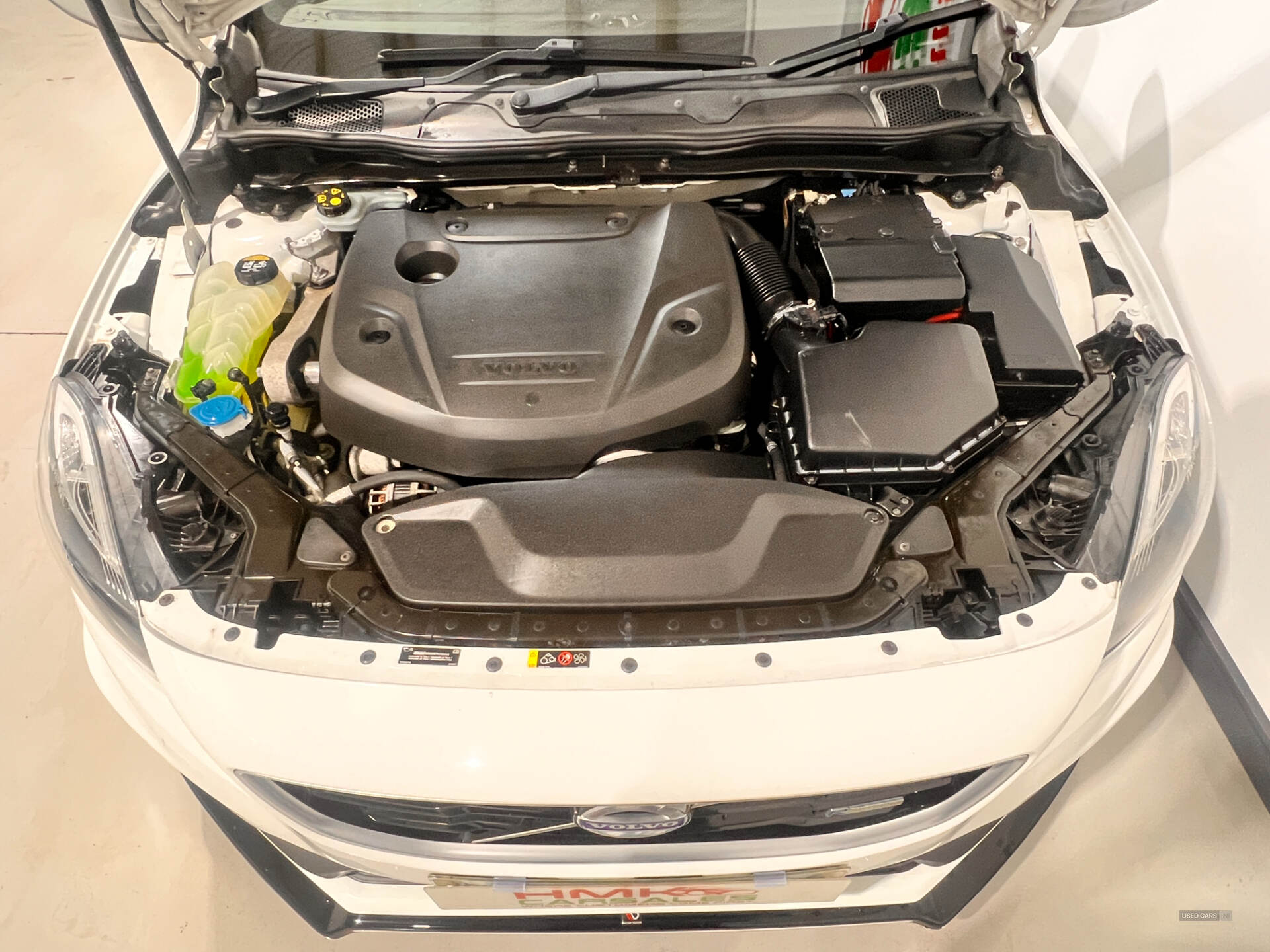 Sep 2015 Volvo V40 D4 [190] R DESIGN 5dr