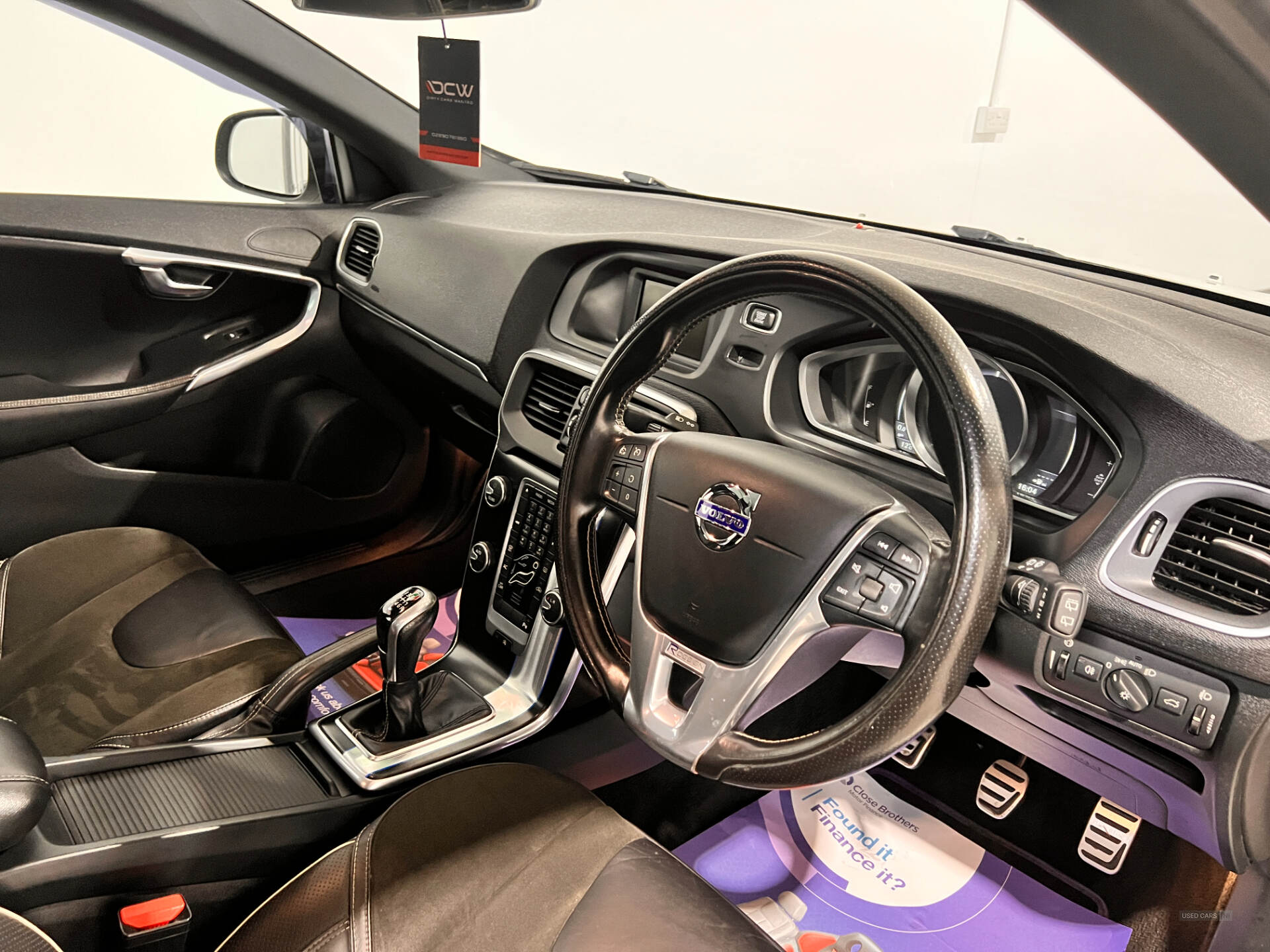Sep 2015 Volvo V40 D4 [190] R DESIGN 5dr