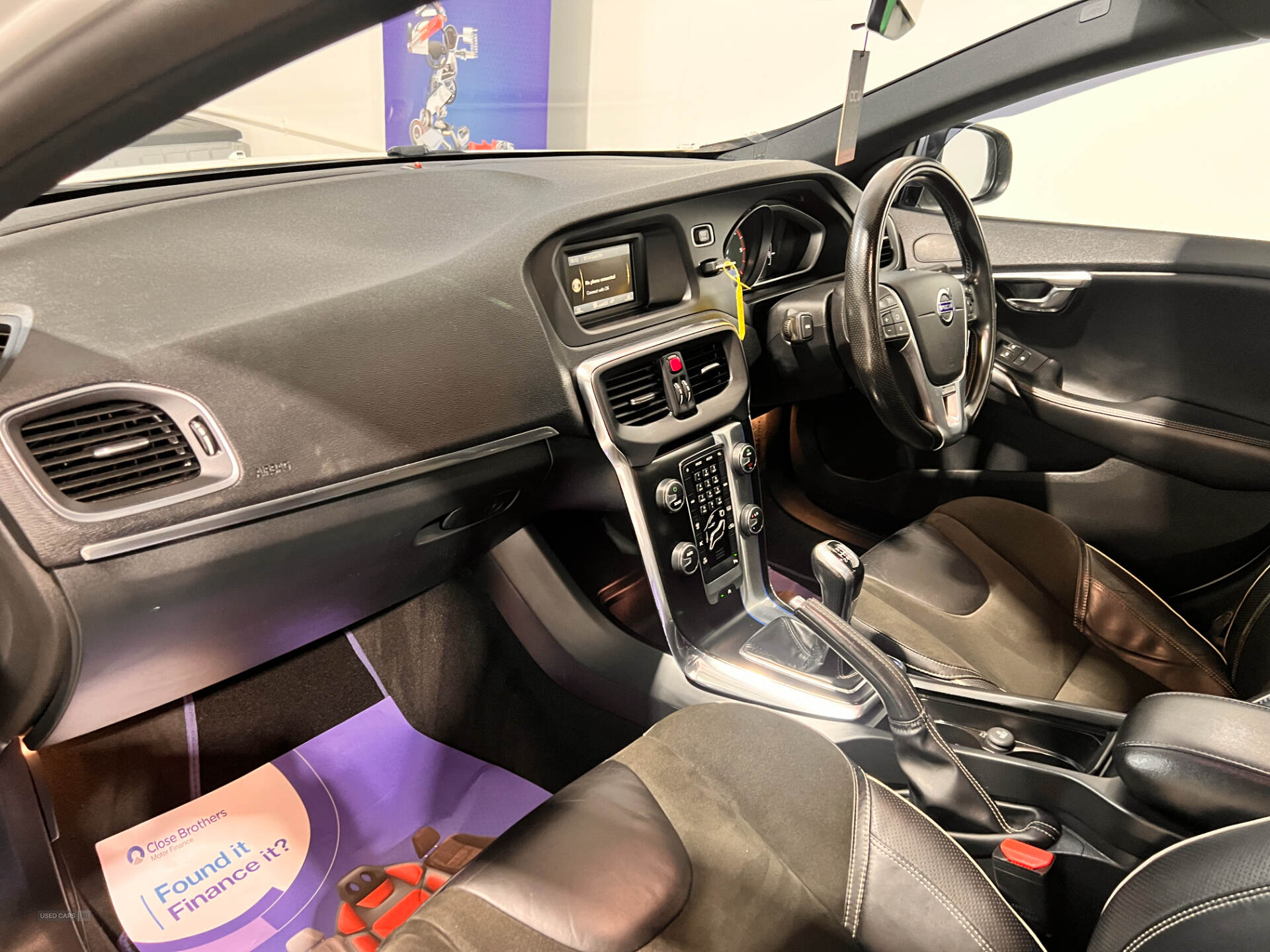 Sep 2015 Volvo V40 D4 [190] R DESIGN 5dr