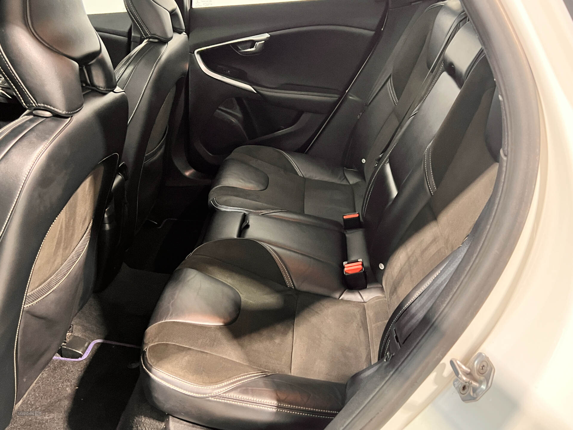 Sep 2015 Volvo V40 D4 [190] R DESIGN 5dr