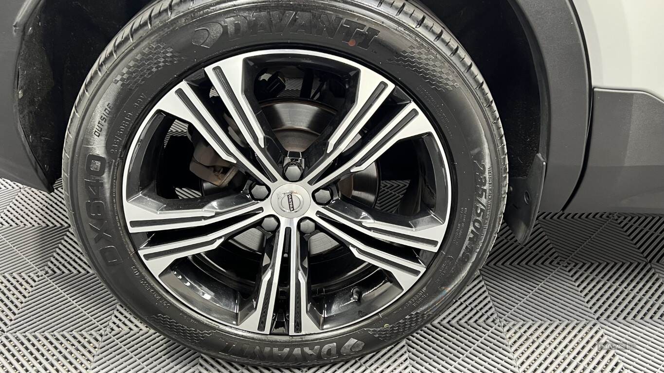 Jan 2019 Volvo XC40 2.0 T5 Inscription Pro 5dr AWD Geartronic
