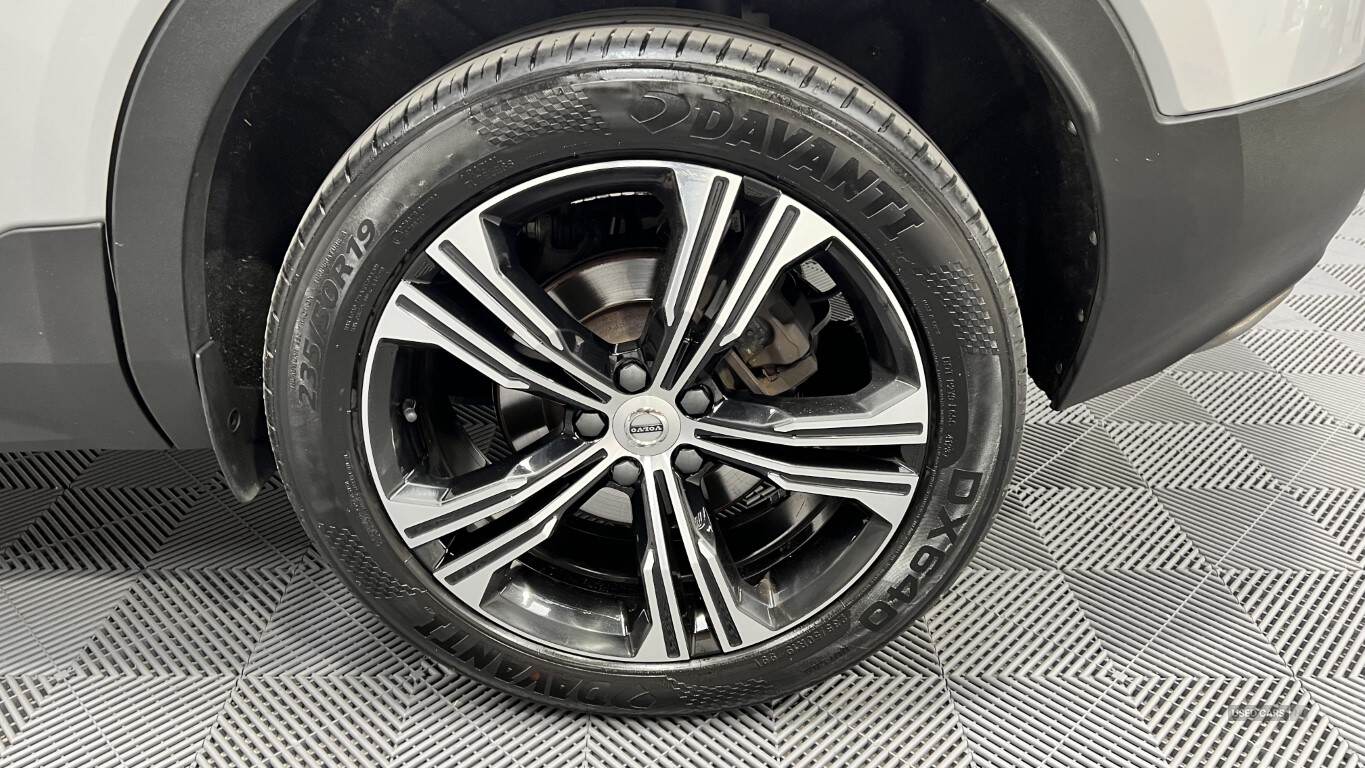 Jan 2019 Volvo XC40 2.0 T5 Inscription Pro 5dr AWD Geartronic