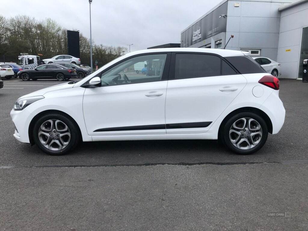 Aug 2019 Hyundai i20 1.2 MPi Premium Nav 5dr
