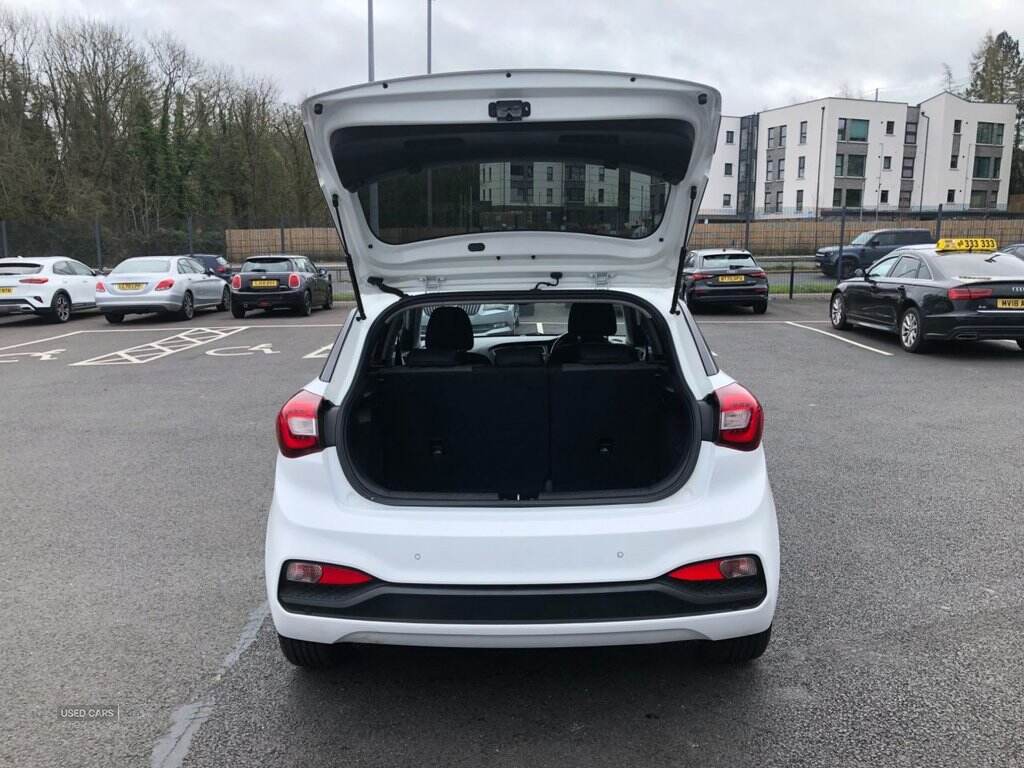 Aug 2019 Hyundai i20 1.2 MPi Premium Nav 5dr