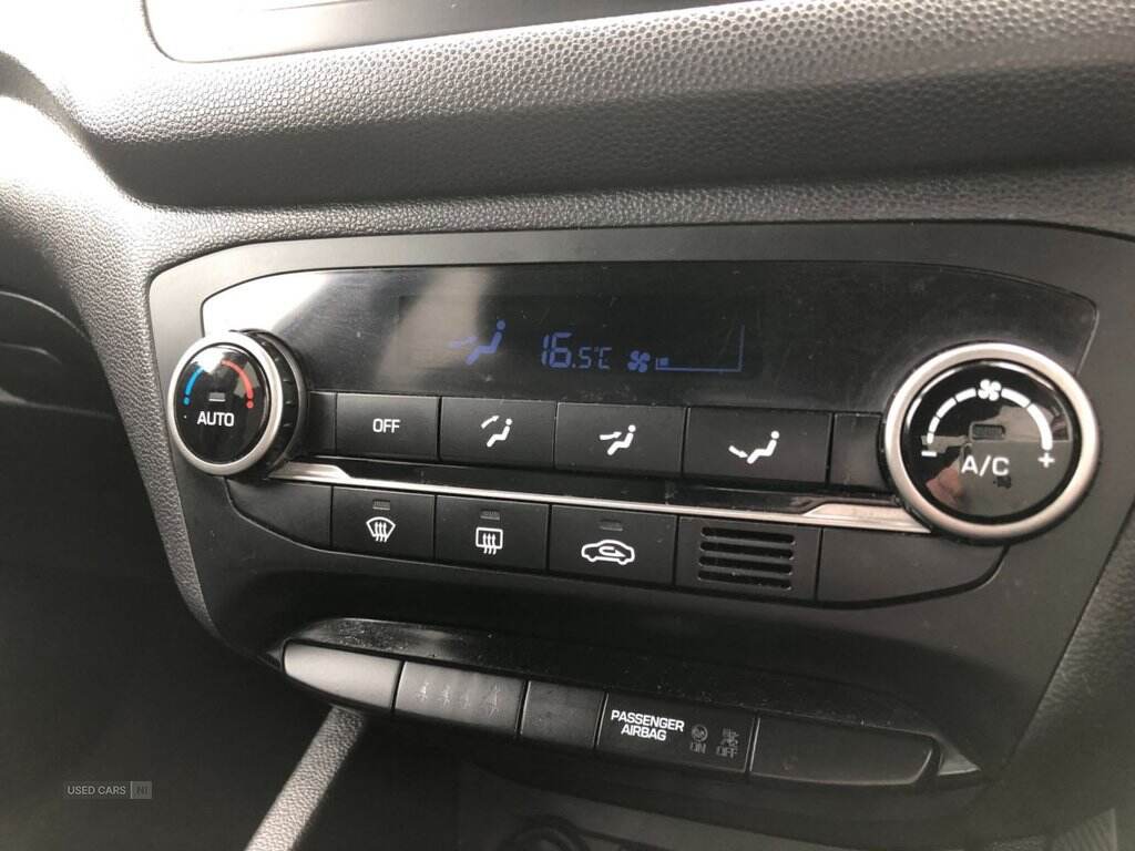 Aug 2019 Hyundai i20 1.2 MPi Premium Nav 5dr