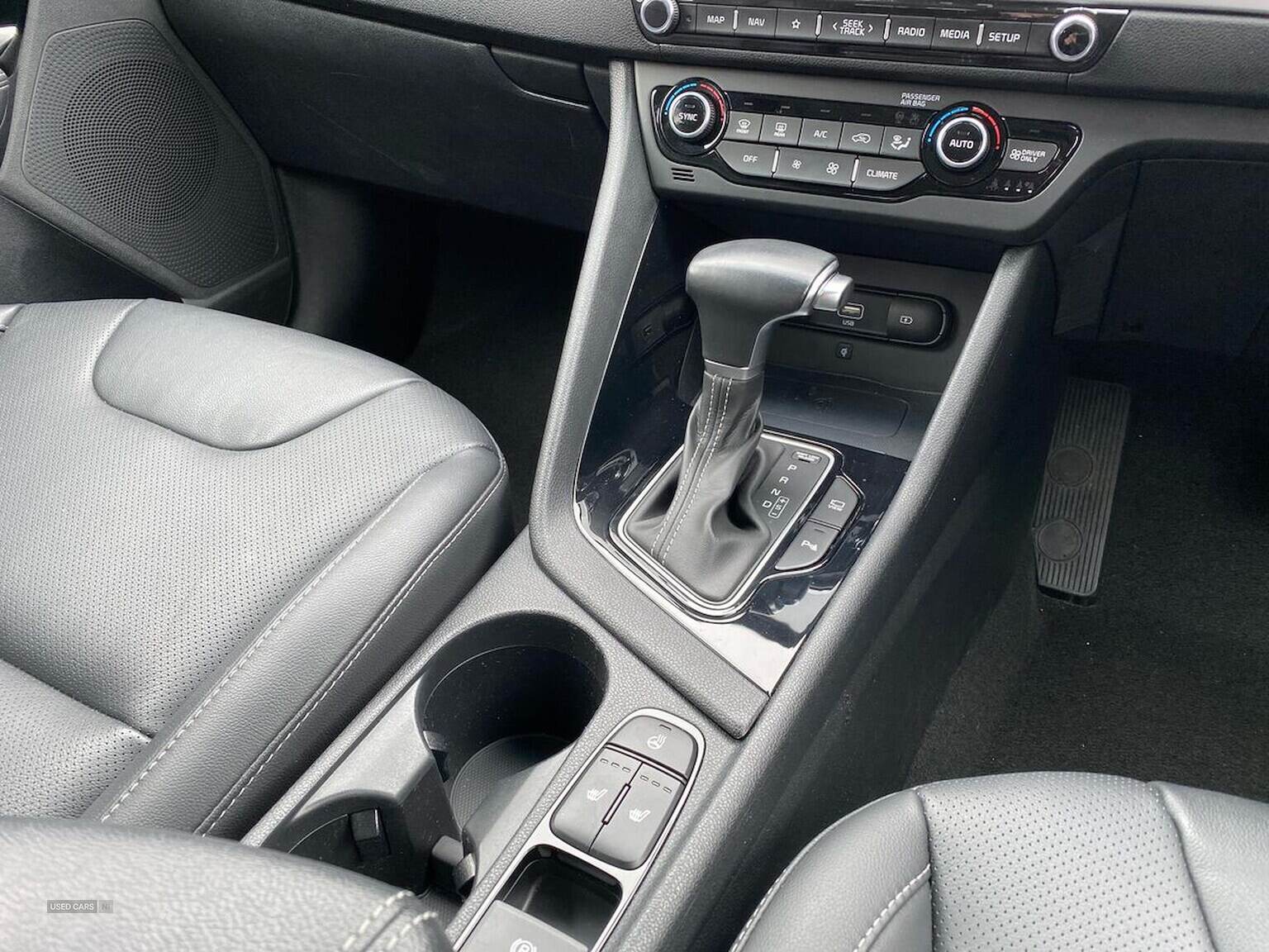 May 2022 Kia Niro 1.6 GDi Hybrid 3 5dr DCT