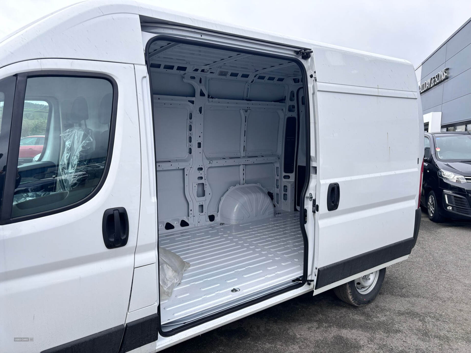 Mar 2025 Citroen Relay 2.2bhdi 140bhp Enterprise 1500KG L2H2