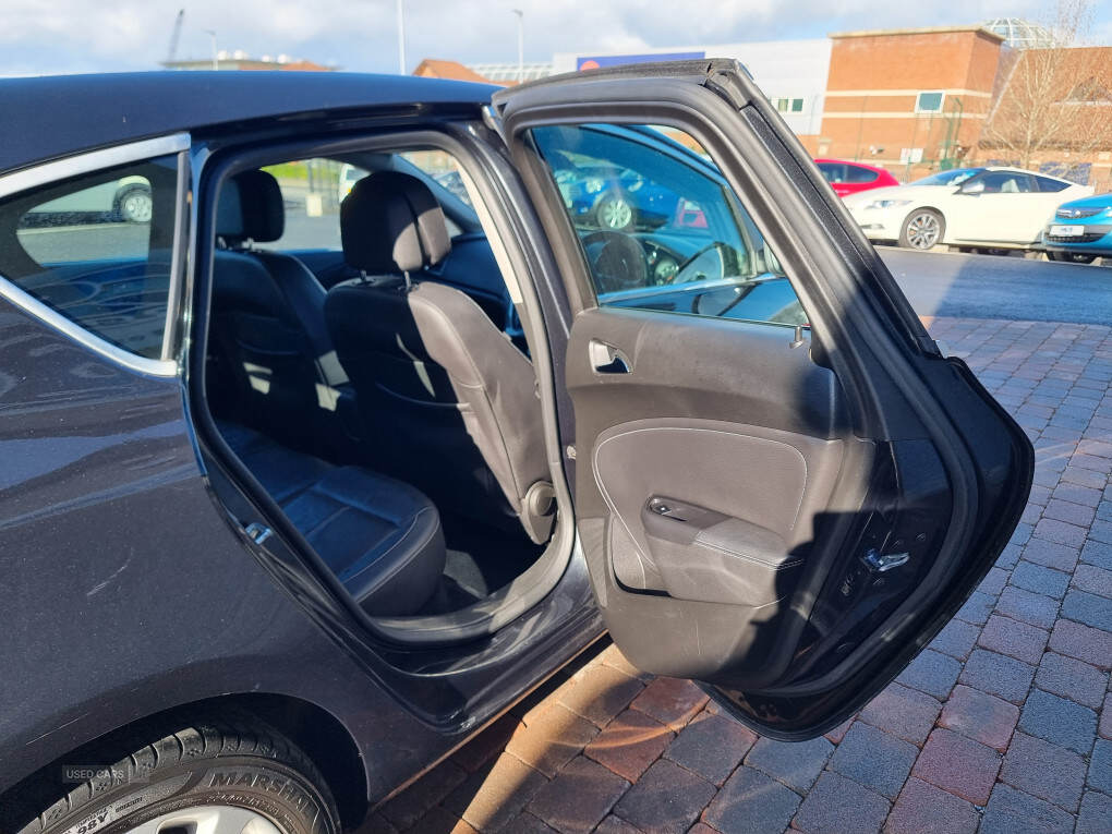 Mar 2013 Vauxhall Astra 2.0 CDTi 16V ecoFLEX Elite 5dr