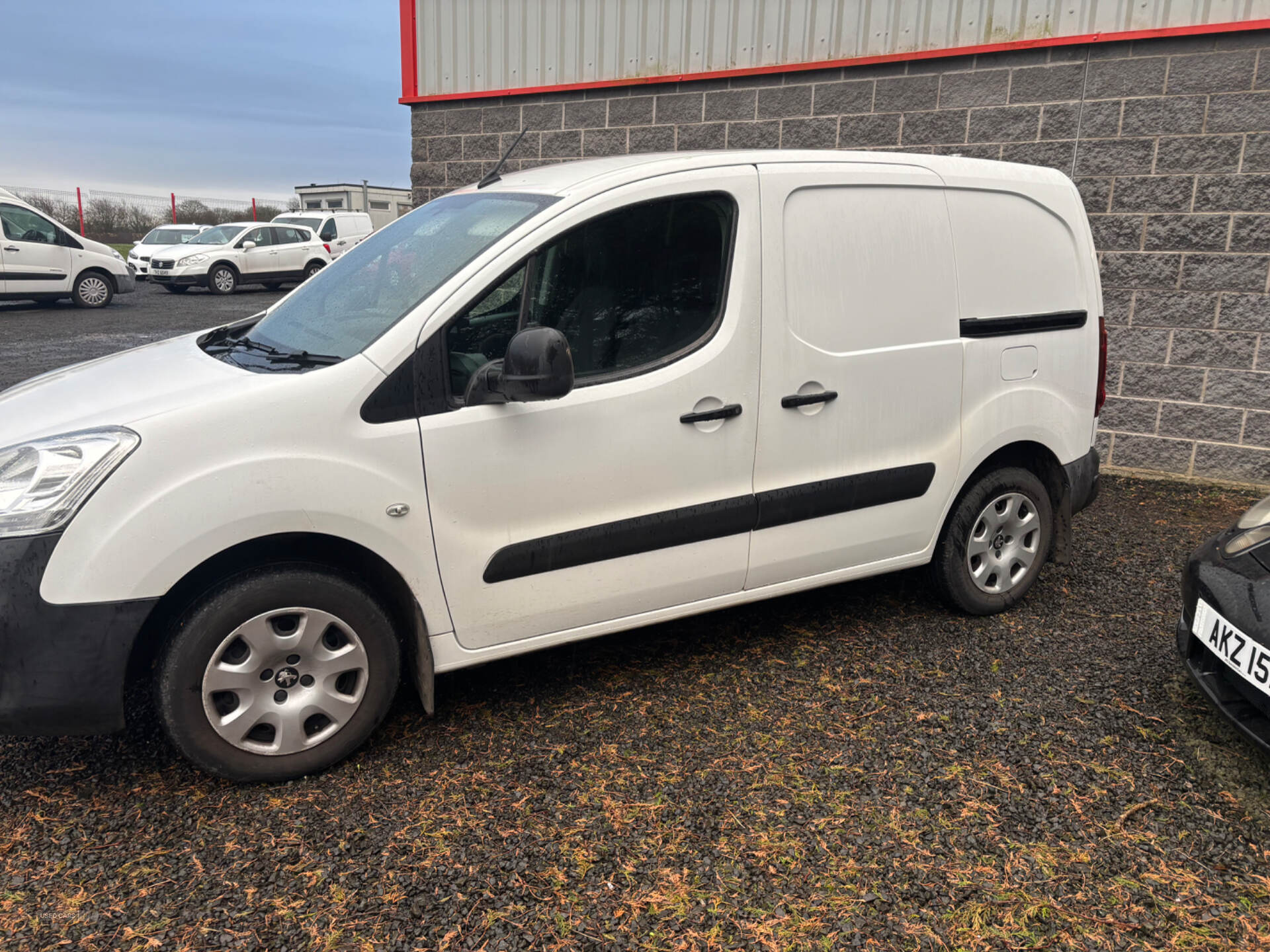 Jun 2016 Peugeot Partner 850 1.6 BlueHDi 100 Professional Van [non SS]