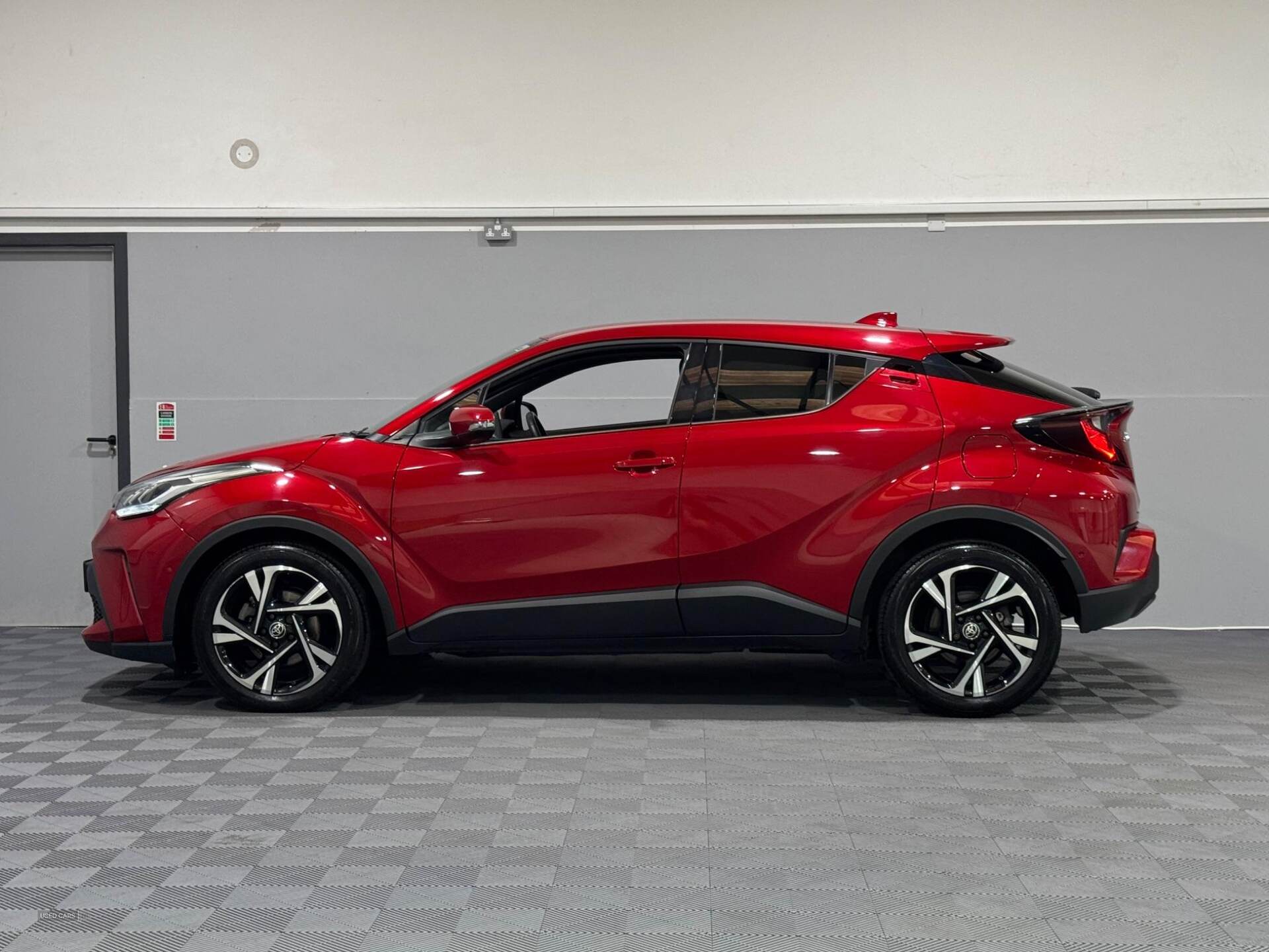 Mar 2022 Toyota C-HR 1.8 Hybrid Design 5dr CVT