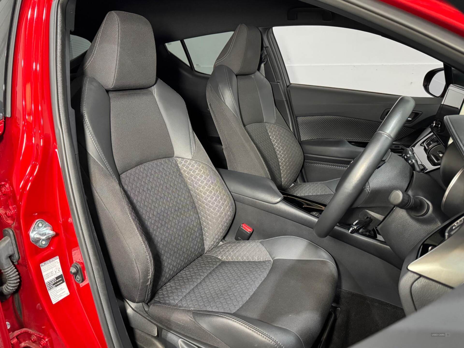 Mar 2022 Toyota C-HR 1.8 Hybrid Design 5dr CVT