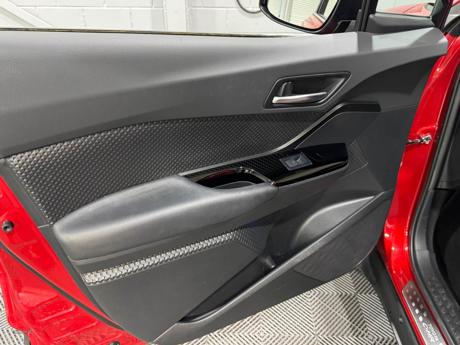 Mar 2022 Toyota C-HR 1.8 Hybrid Design 5dr CVT