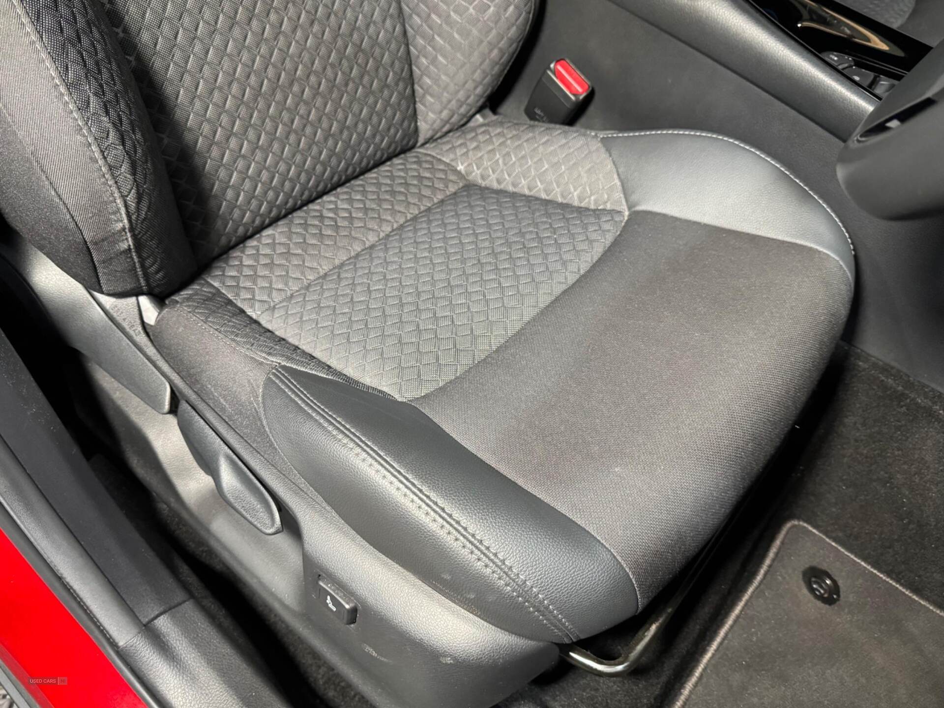 Mar 2022 Toyota C-HR 1.8 Hybrid Design 5dr CVT