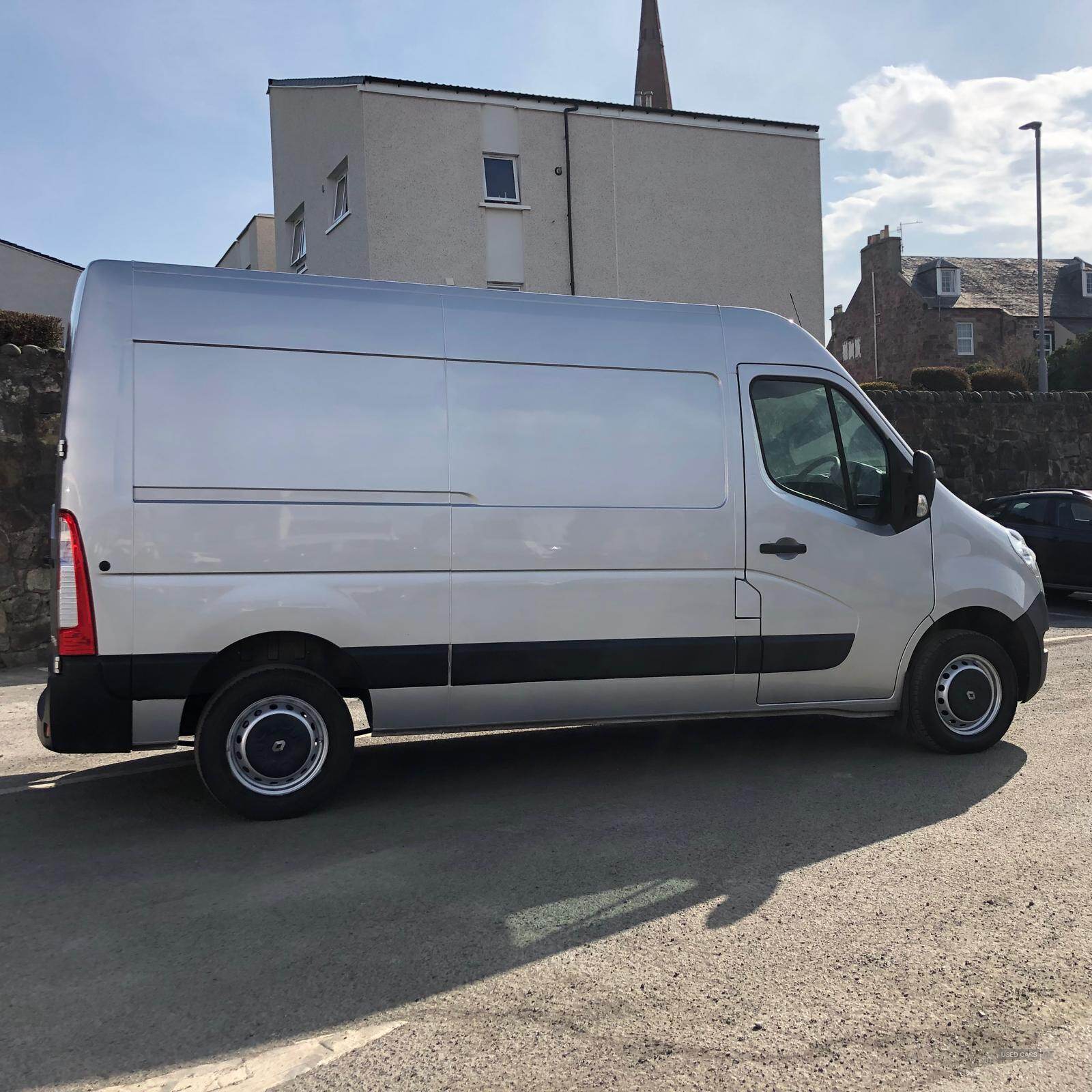 Mar 2017 Renault Master MM35dCi 130 Business Medium Roof Van