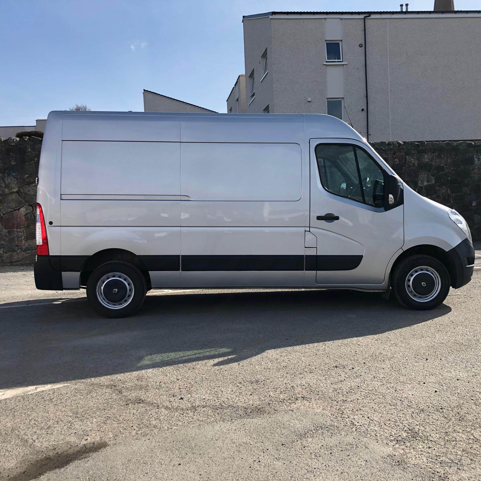 Mar 2017 Renault Master MM35dCi 130 Business Medium Roof Van