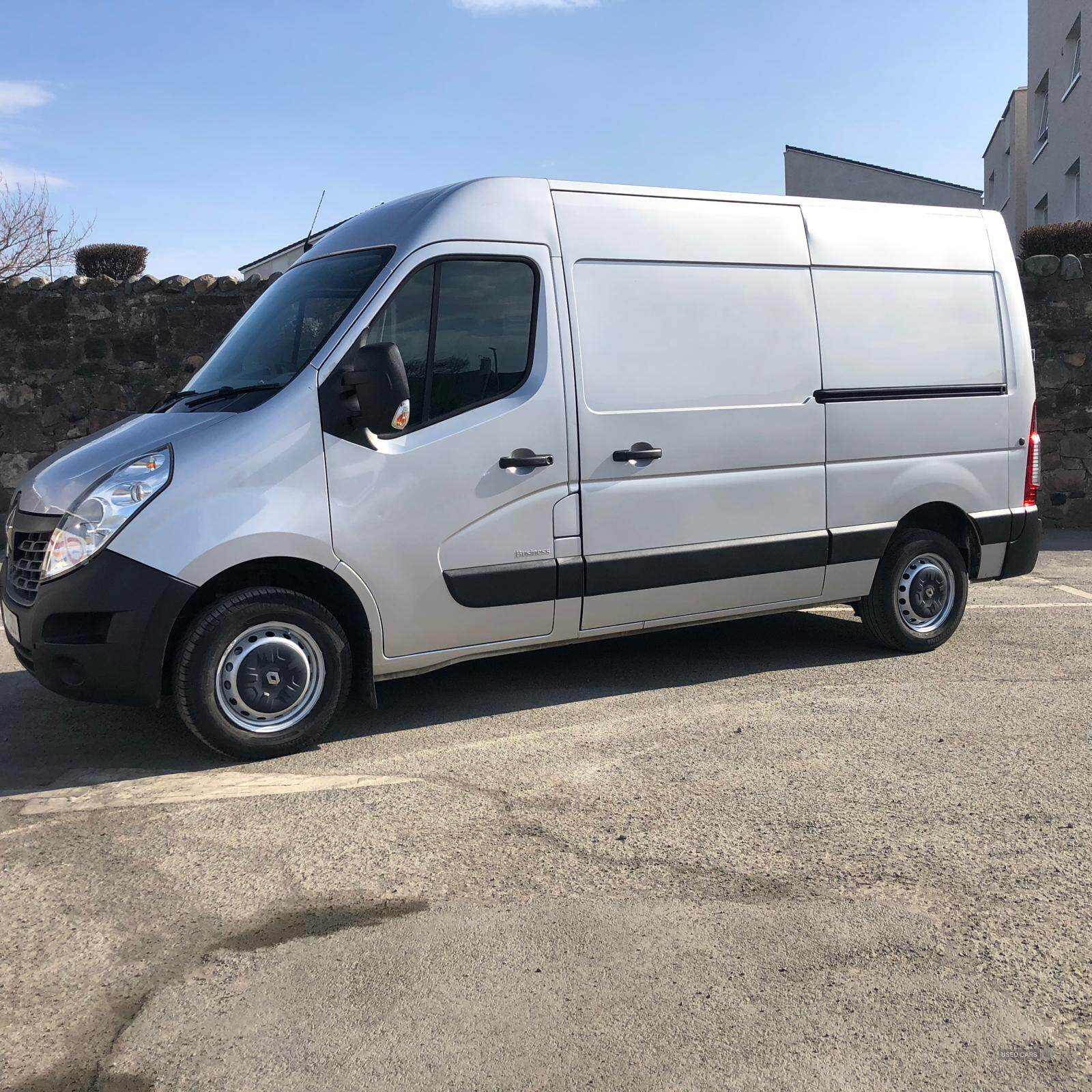 Mar 2017 Renault Master MM35dCi 130 Business Medium Roof Van