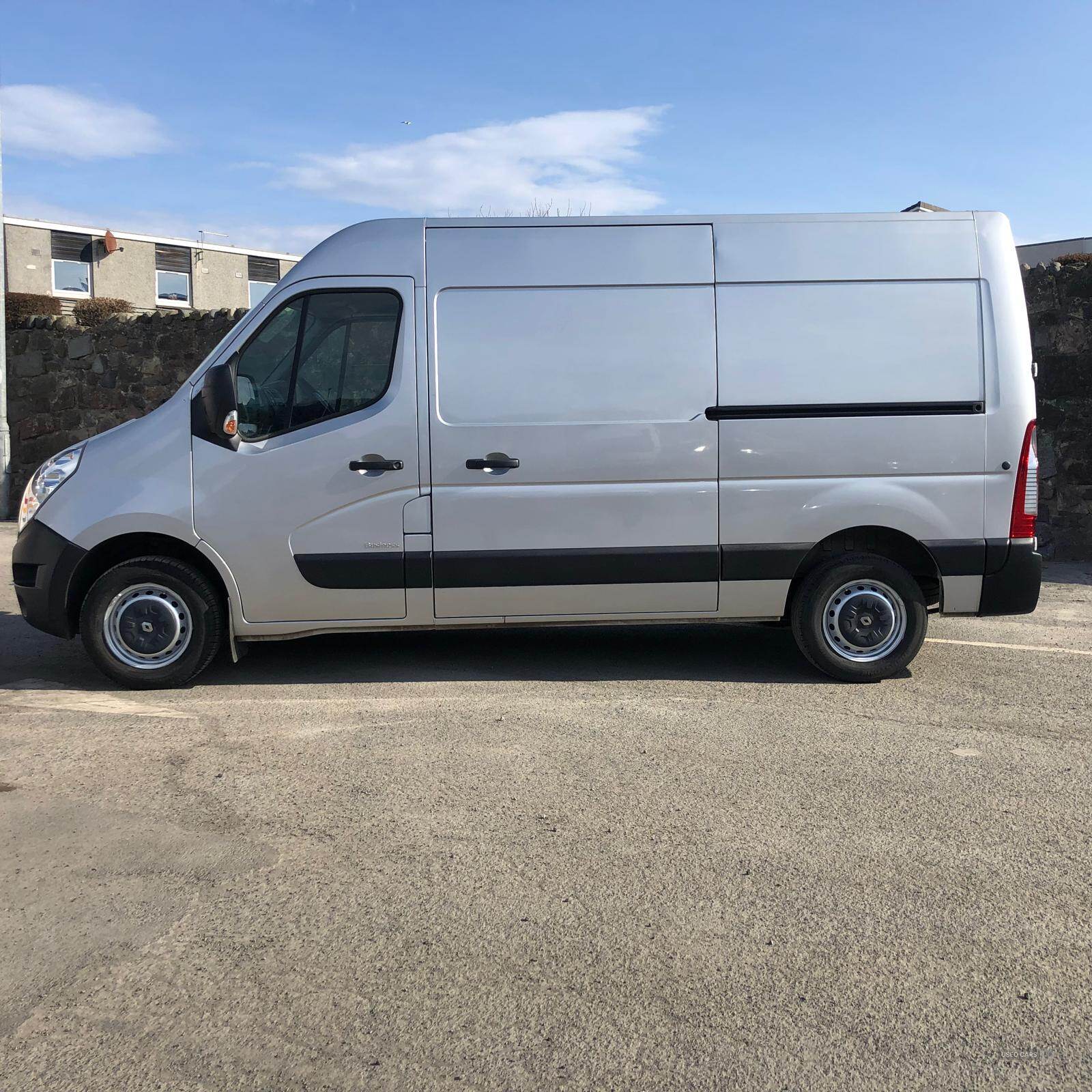 Mar 2017 Renault Master MM35dCi 130 Business Medium Roof Van