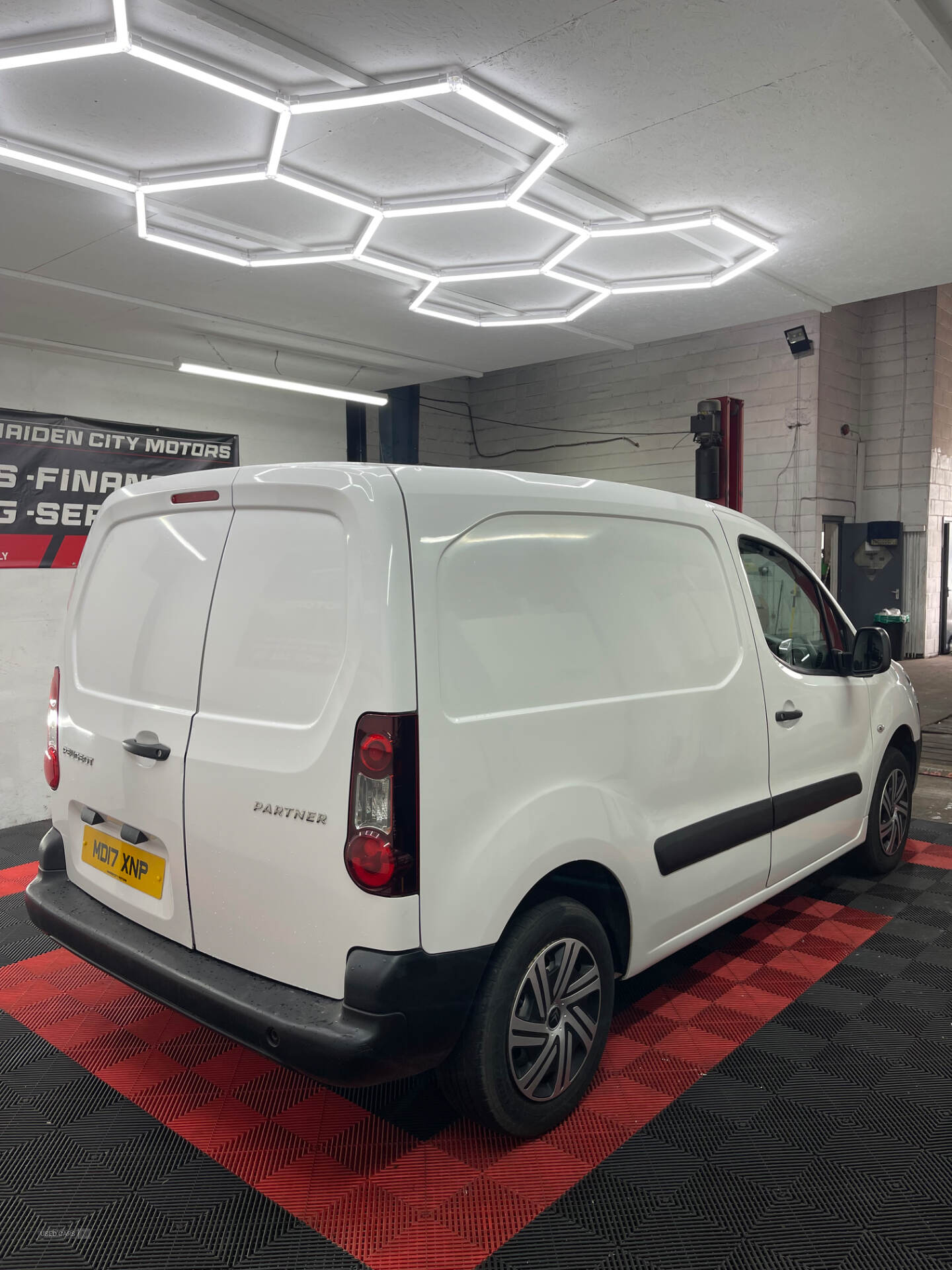 Jul 2017 Peugeot Partner 850 SE 1.6 BlueHDi 100 Van [non Start Stop]