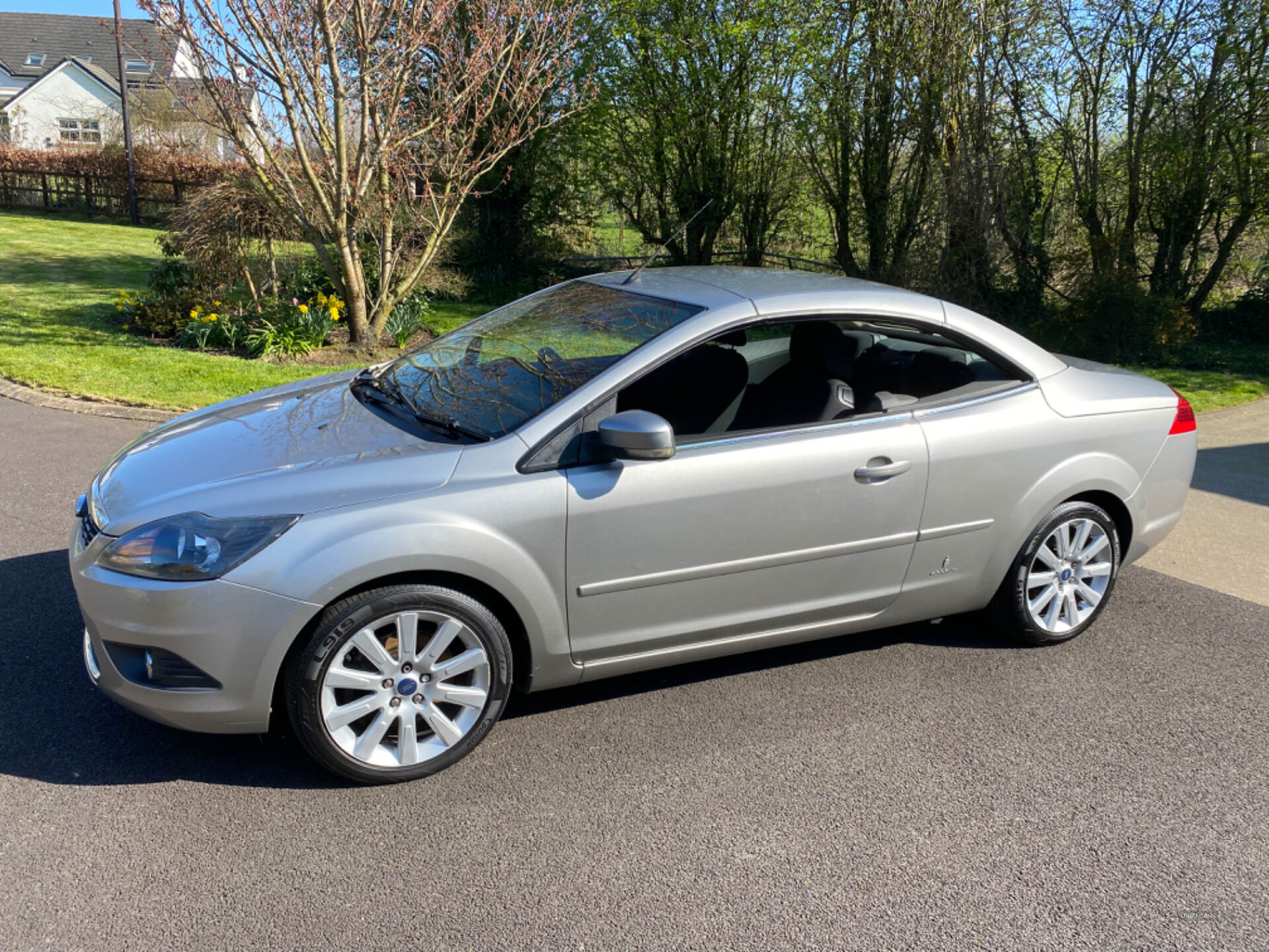 Dec 2009 Ford Focus 2.0 CC-2 2dr