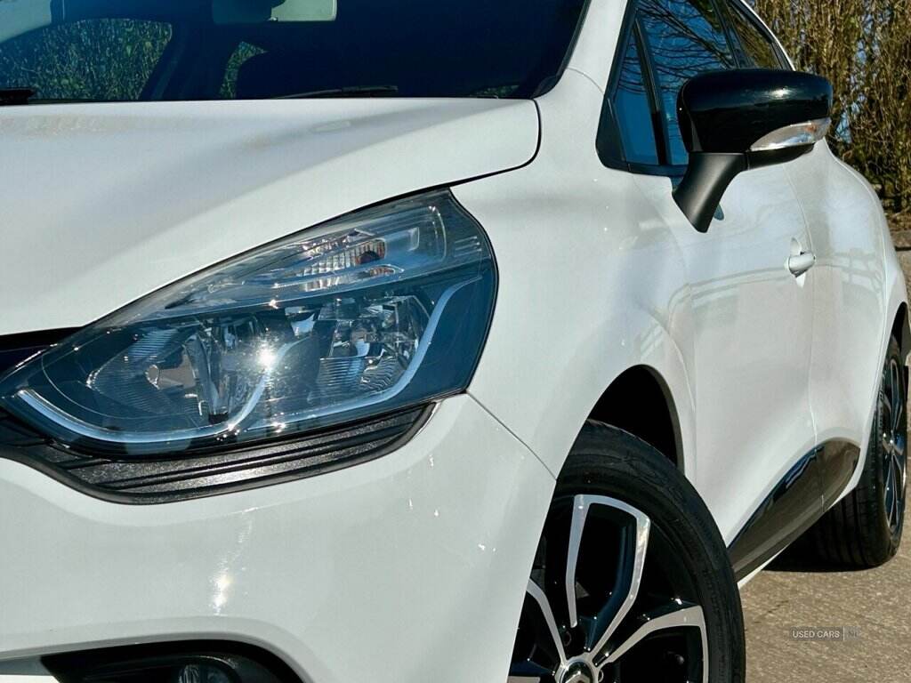 Mar 2018 Renault Clio 1.2 16V Dynamique Nav 5dr