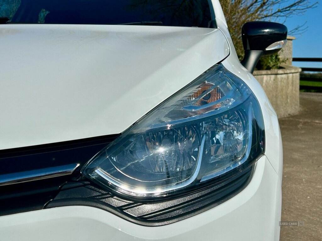 Mar 2018 Renault Clio 1.2 16V Dynamique Nav 5dr