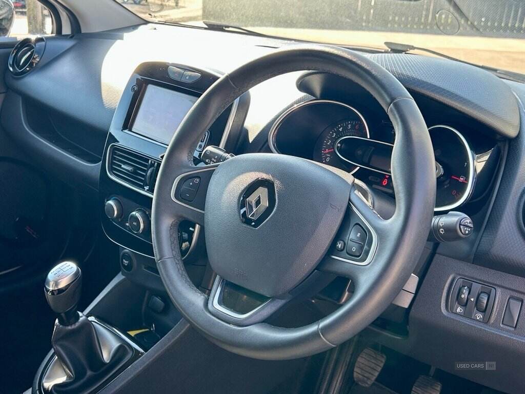 Mar 2018 Renault Clio 1.2 16V Dynamique Nav 5dr