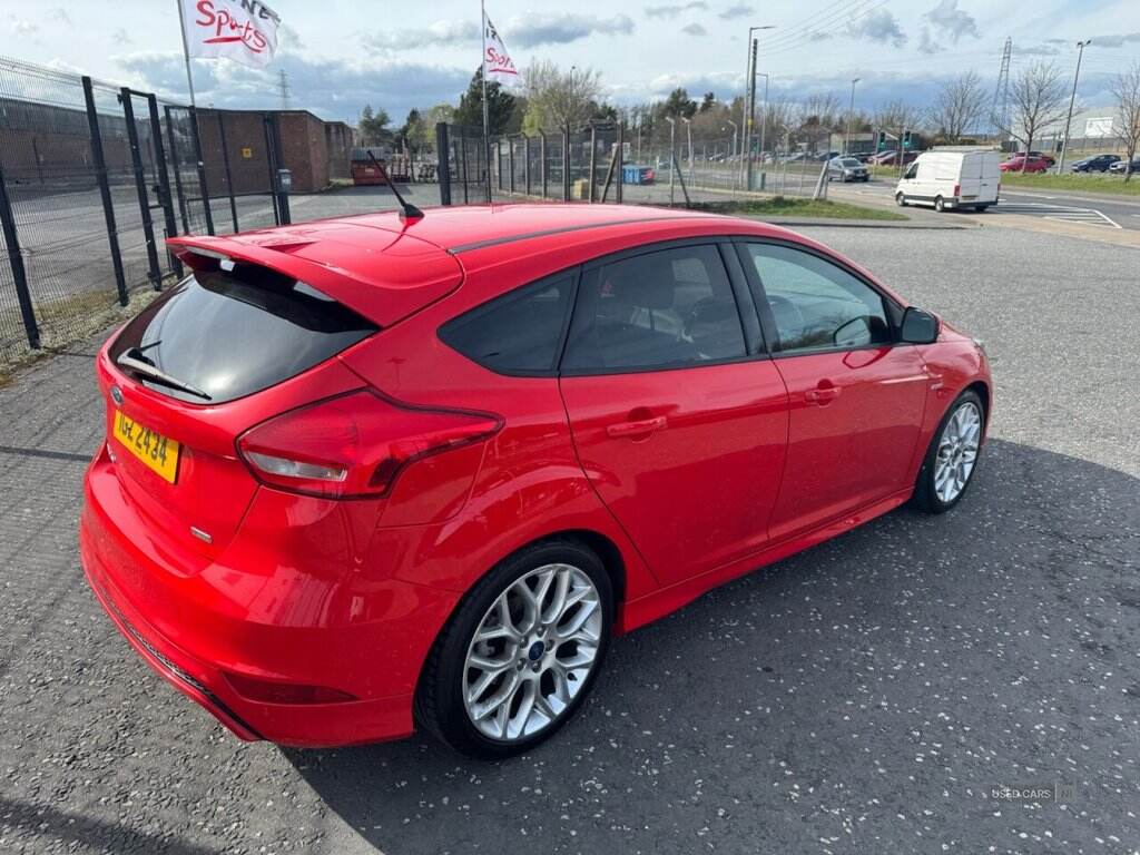 Dec 2017 Ford Focus 1.0 EcoBoost 140 ST-Line Navigation 5dr